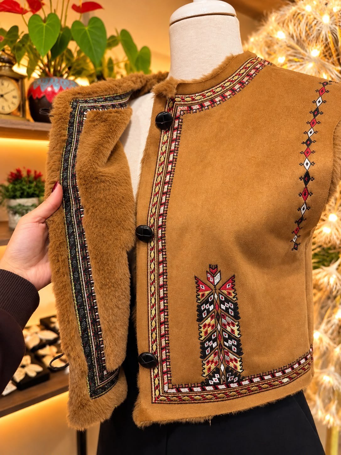 Taba Etnik Nakış Detaylı Süet Görünümlü Kadın Yelek