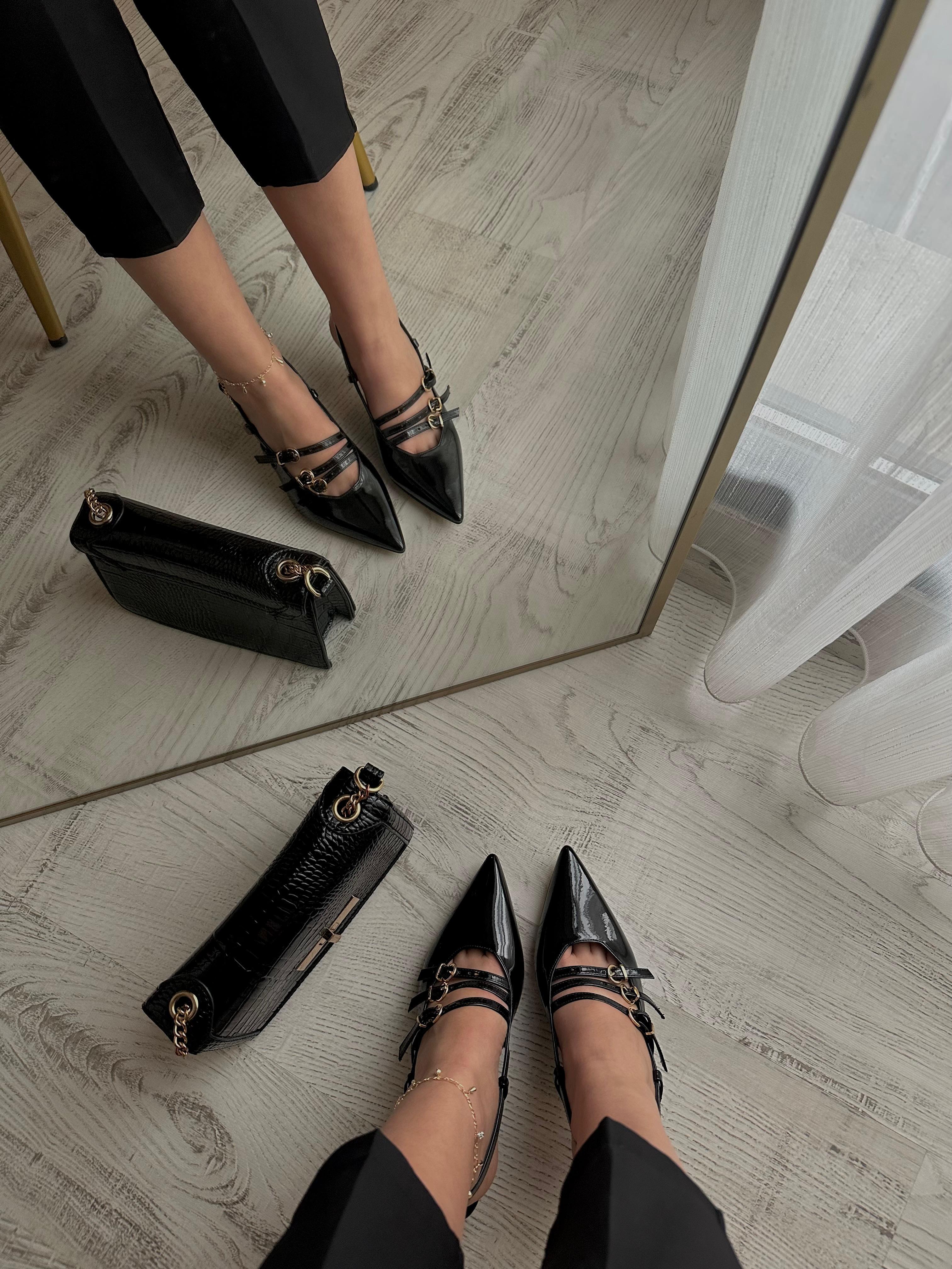 Siyah Rugan Tokalı Zarif Stiletto