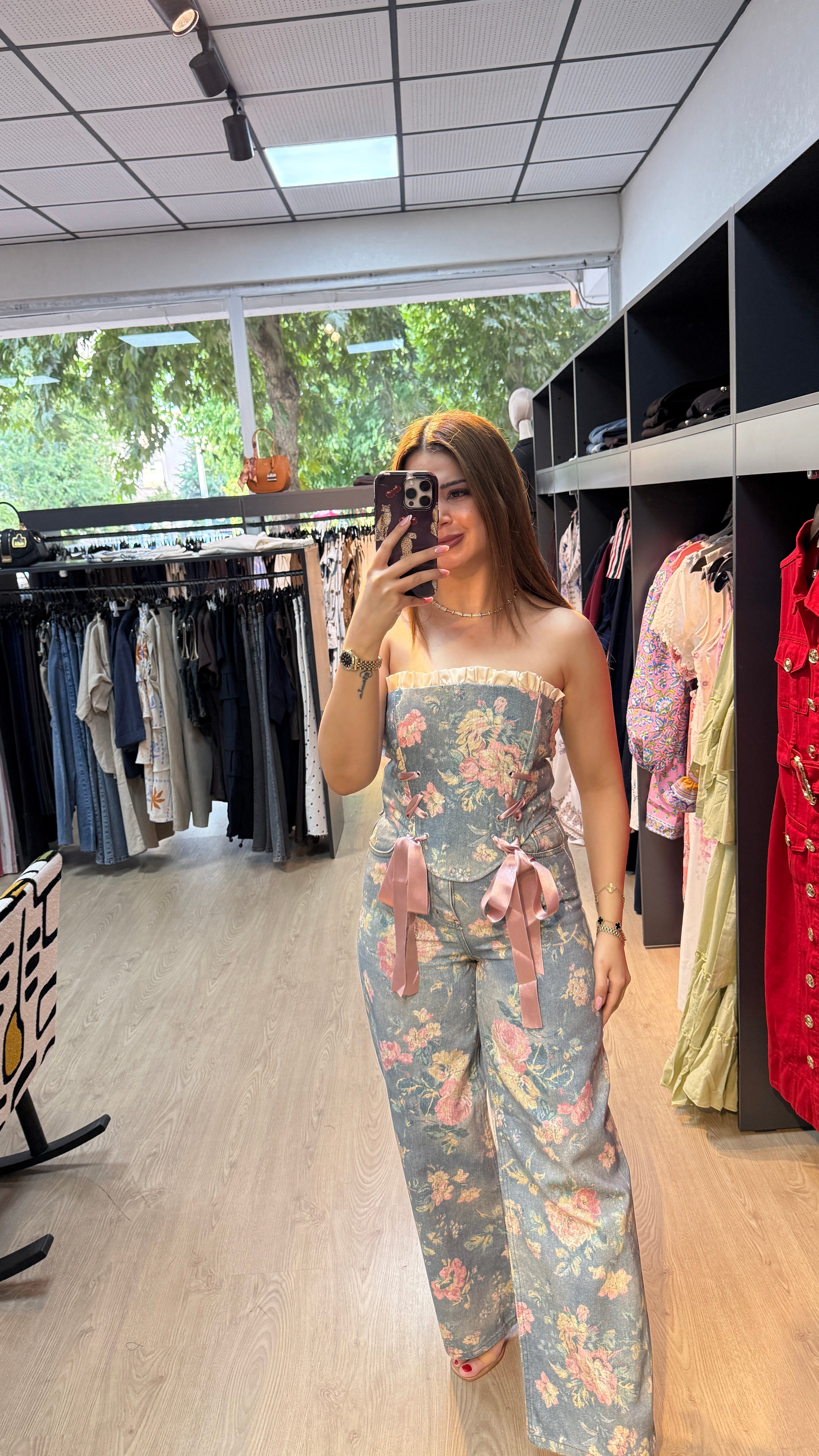 Çiçekli Jean