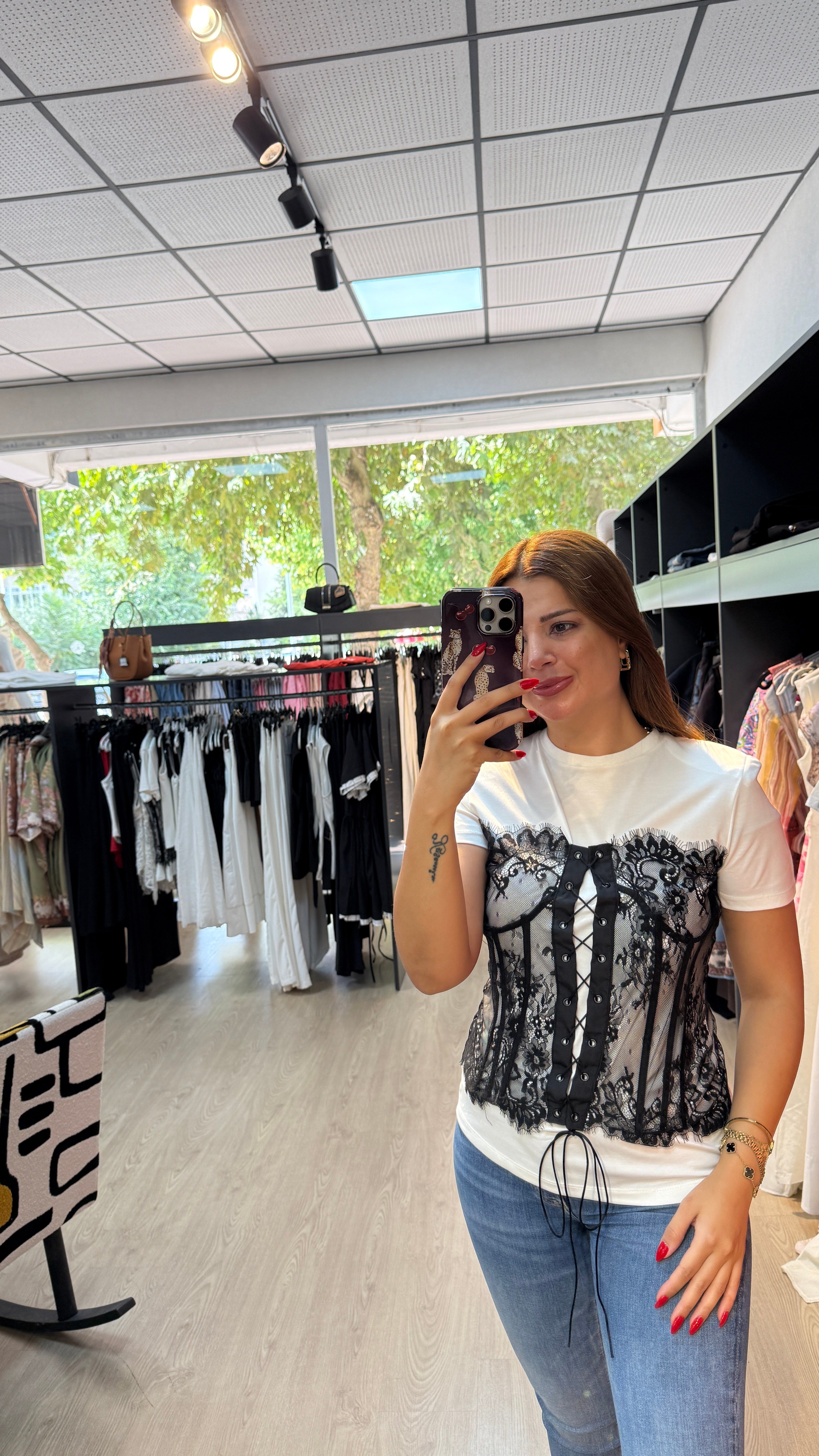 Dantel Korse Detaylı Vatkalı Bluz