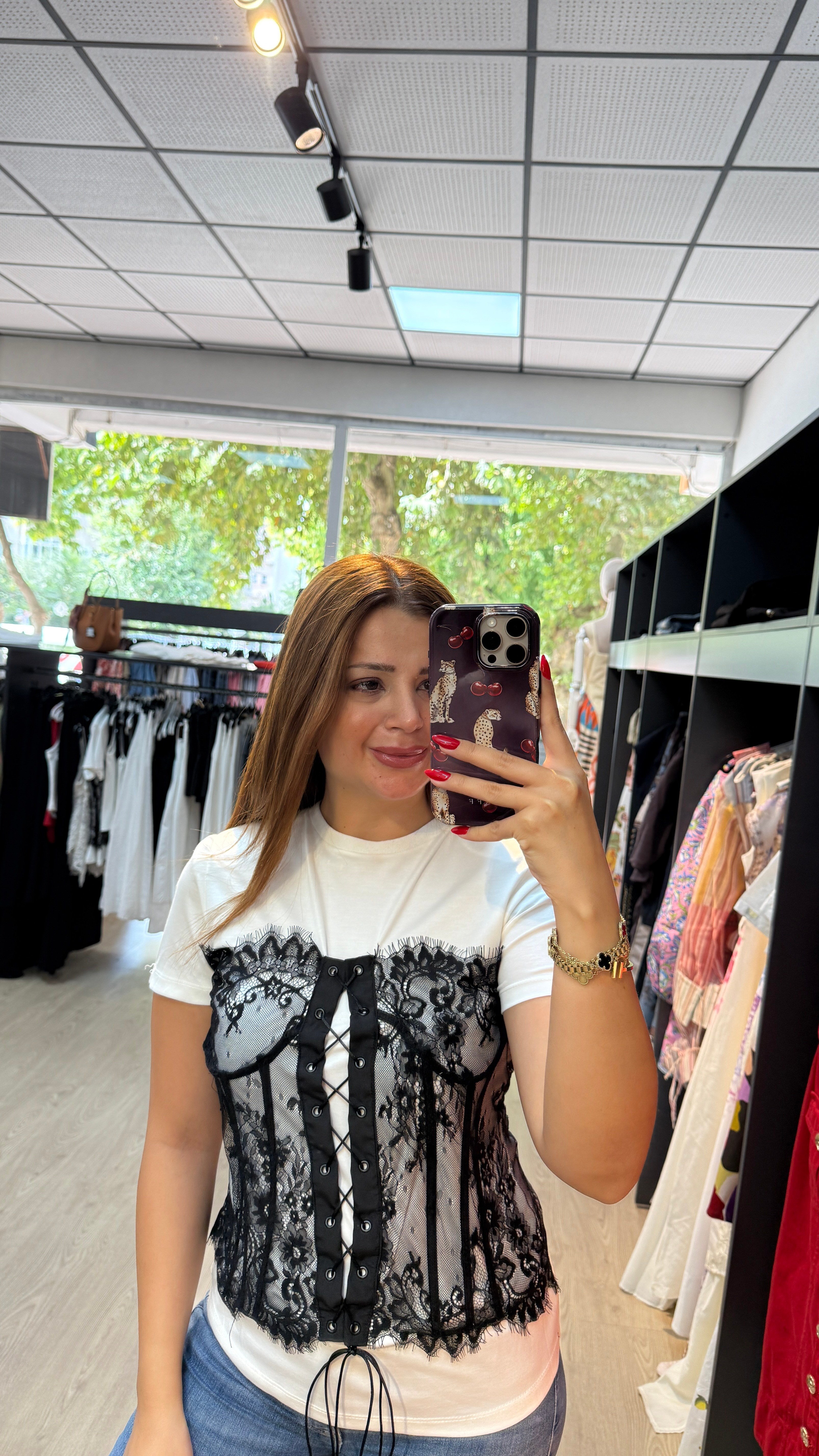 Dantel Korse Detaylı Vatkalı Bluz