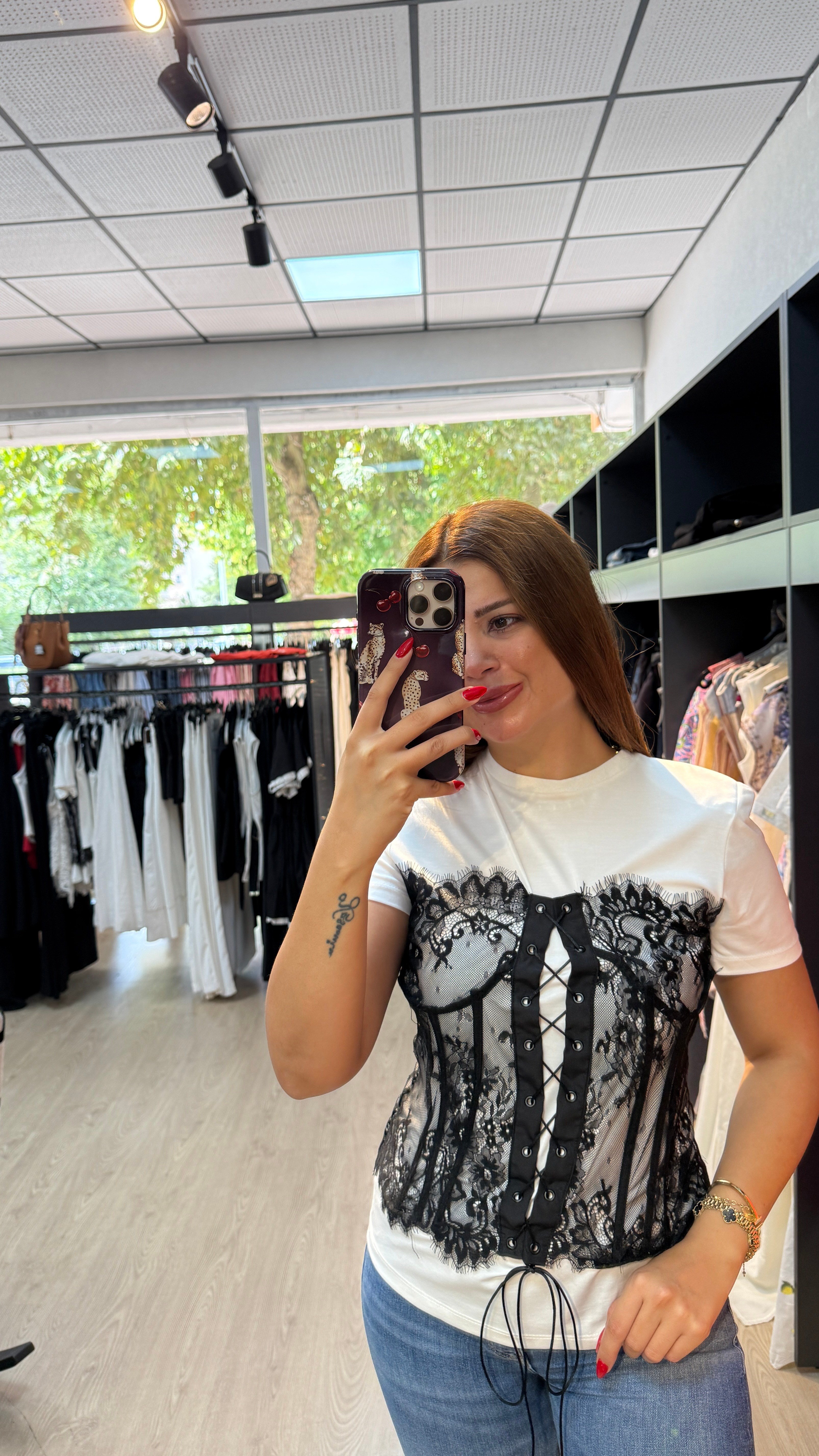 Dantel Korse Detaylı Vatkalı Bluz
