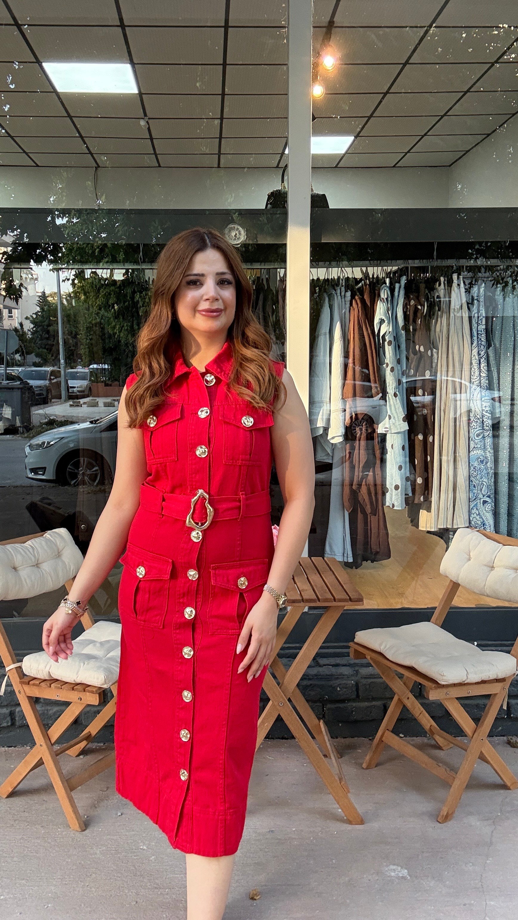 Düğmeli Kemerli Kırmızı Elbise