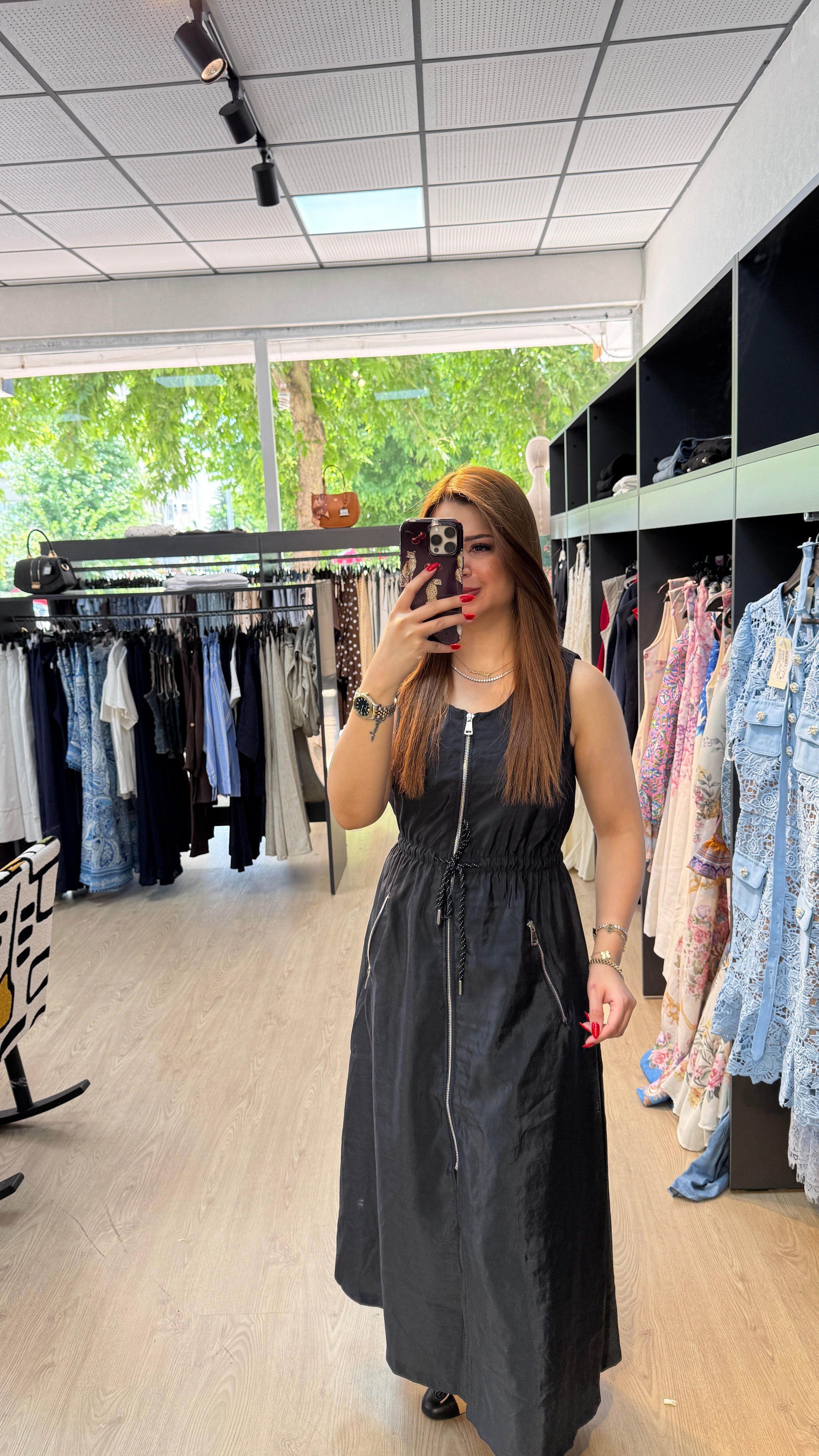 Fermuar Detaylı Parlak Kumaş Elbise