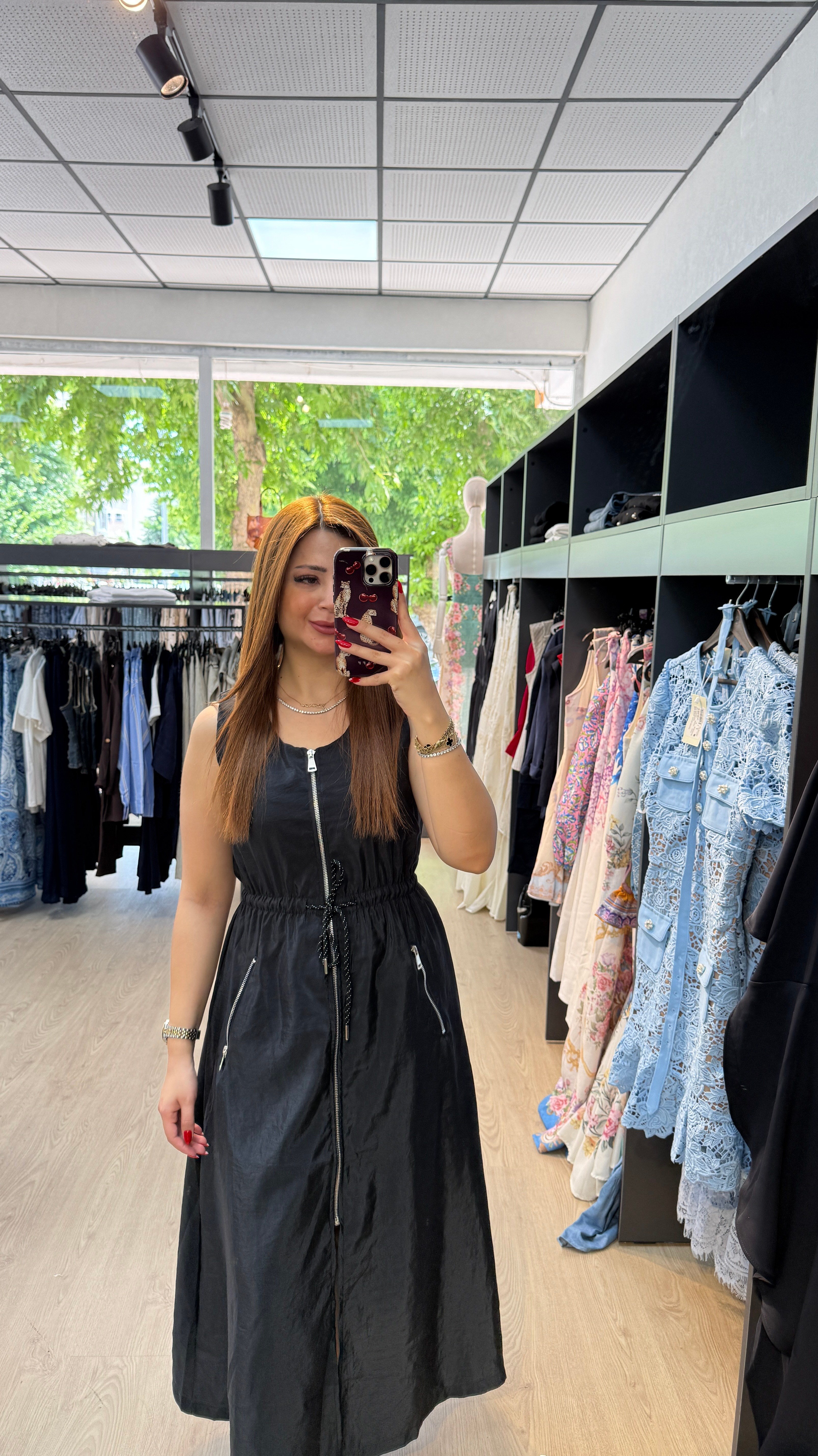 Fermuar Detaylı Parlak Kumaş Elbise