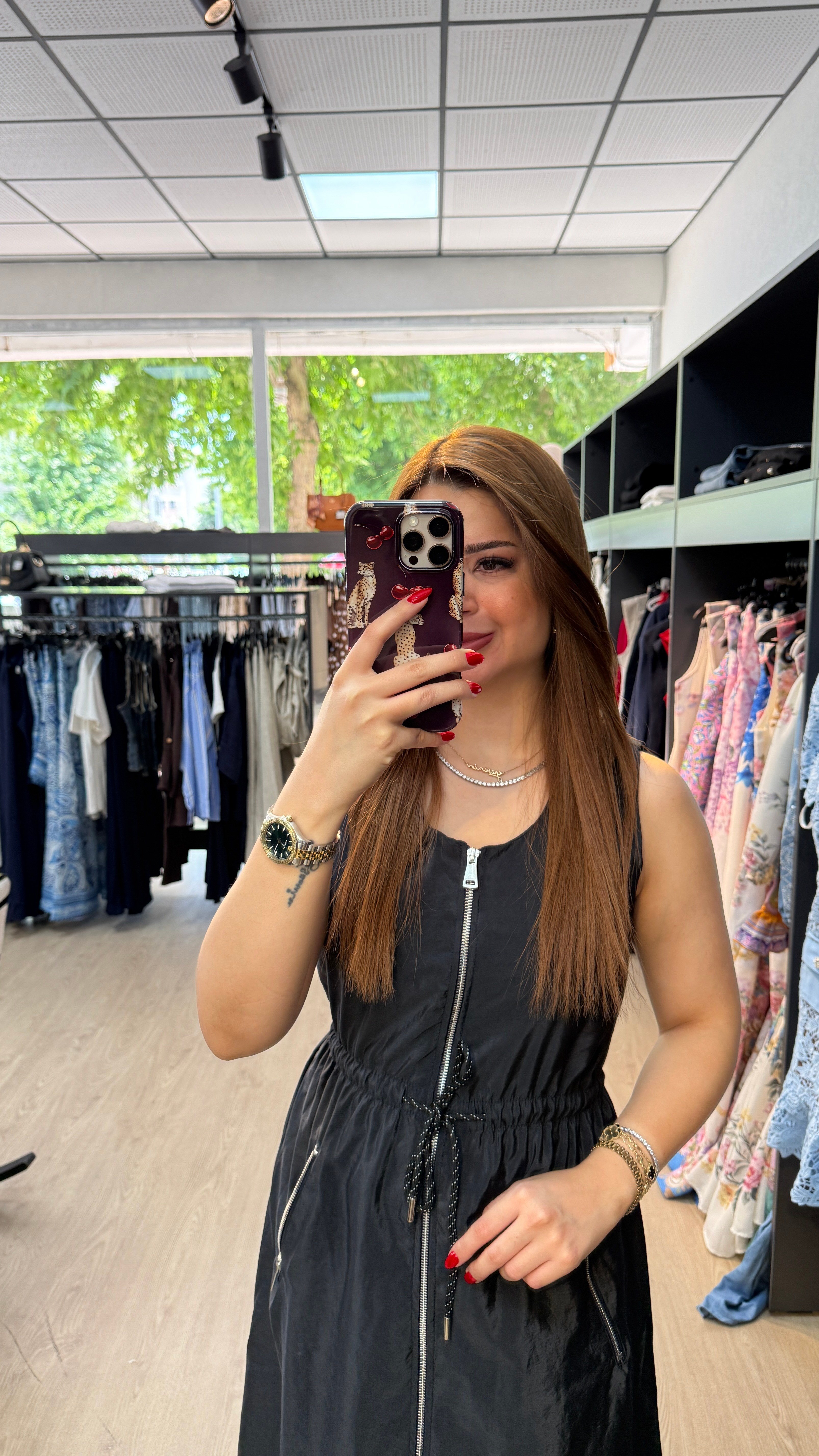 Fermuar Detaylı Parlak Kumaş Elbise