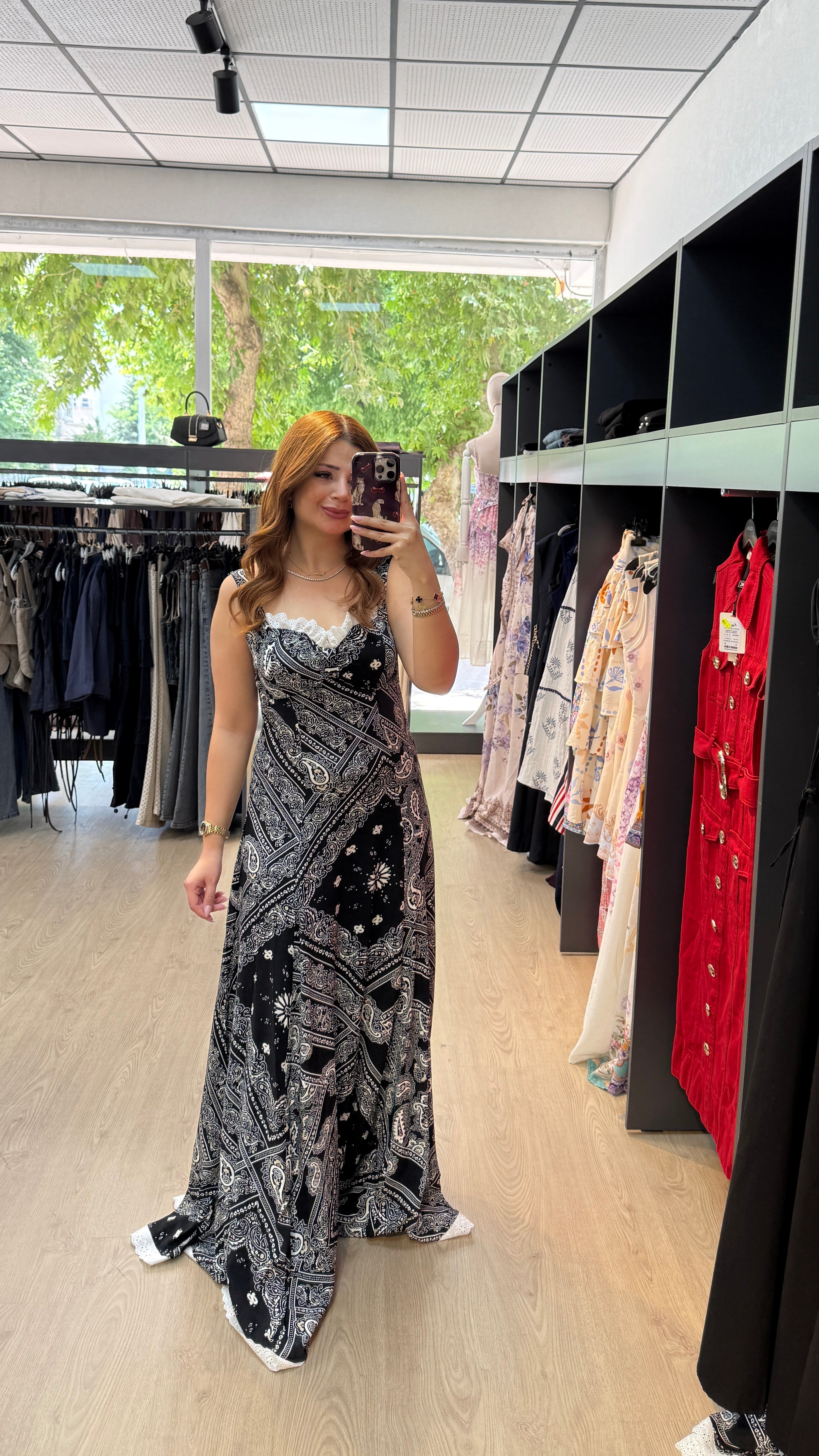 Kalp Yaka Dantel Detaylı Maxi Boy Elbise