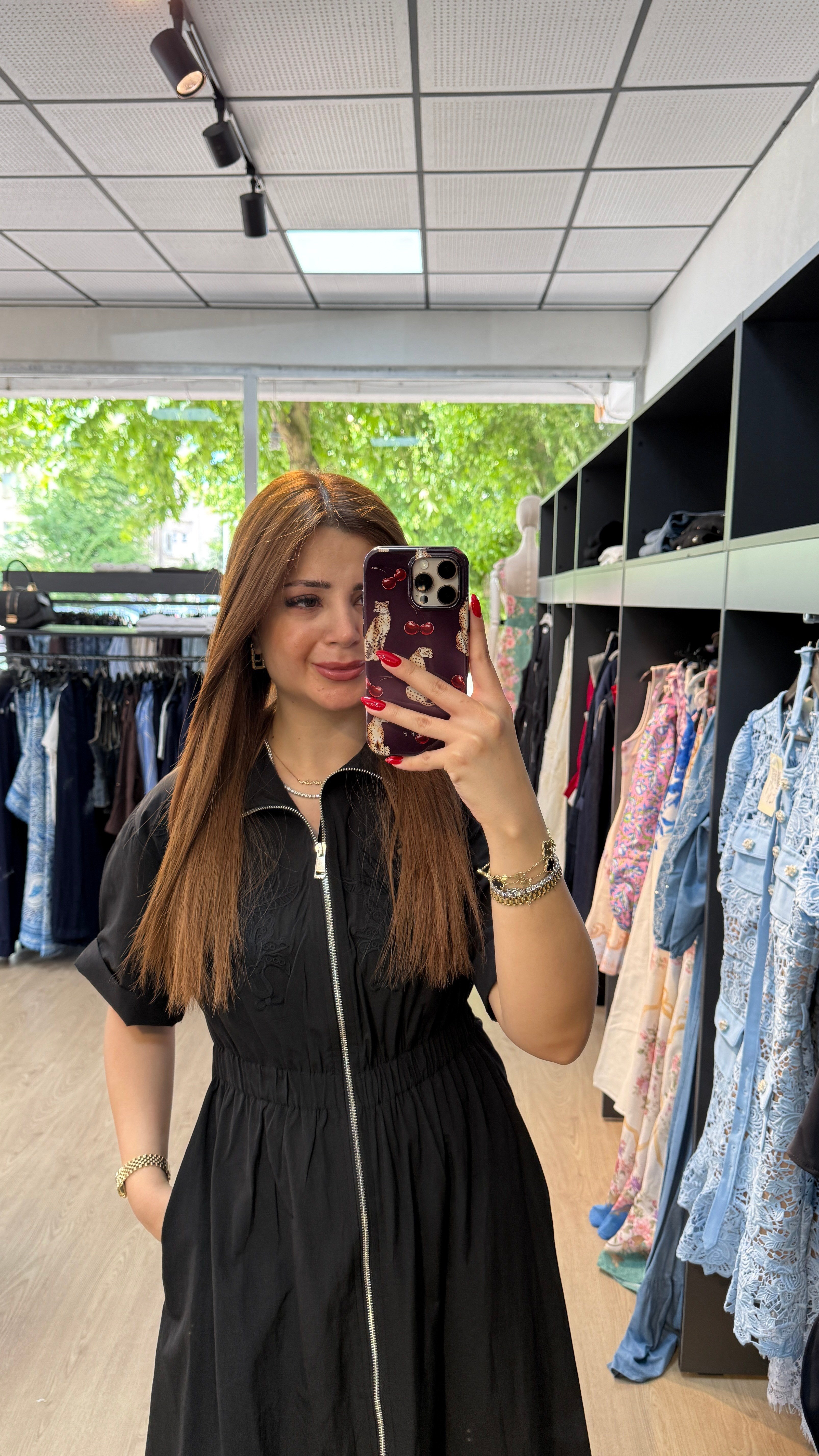 Marka Muadili Omuz İşlemeli Elbise