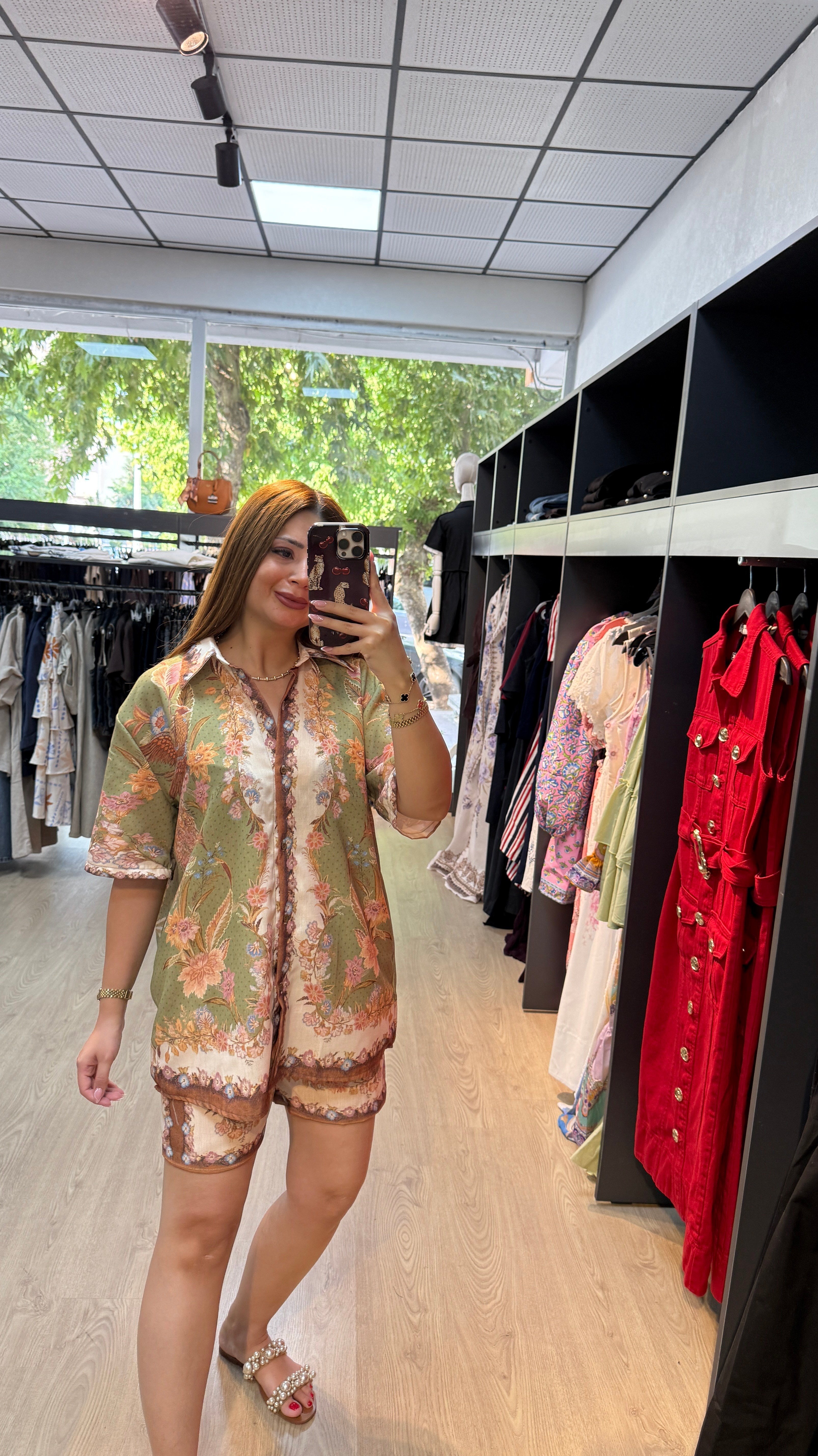 Marka Muaili Desenli Şortlu Takım