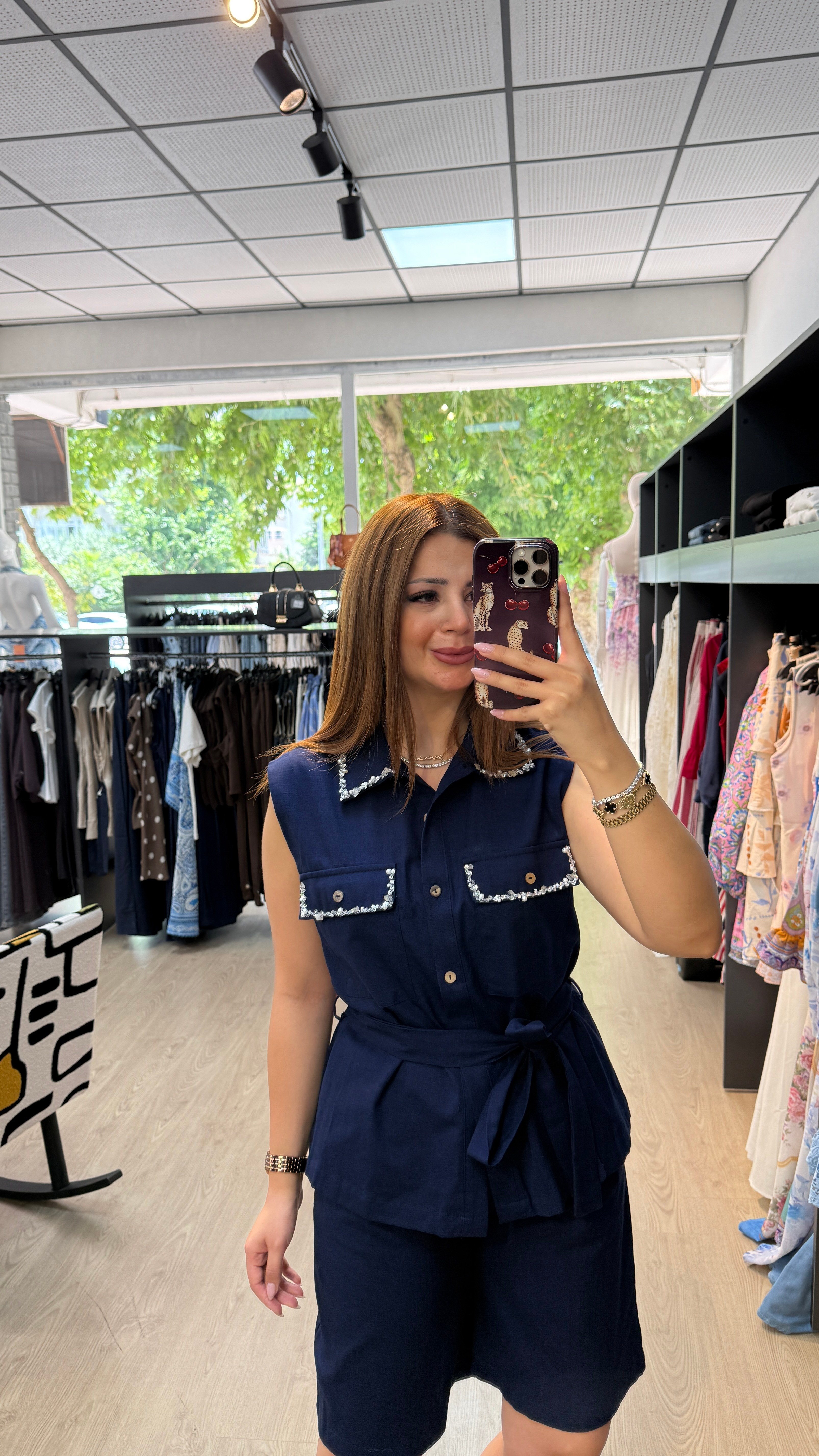 Taşlı Yelekli Keten Şortlu Takım