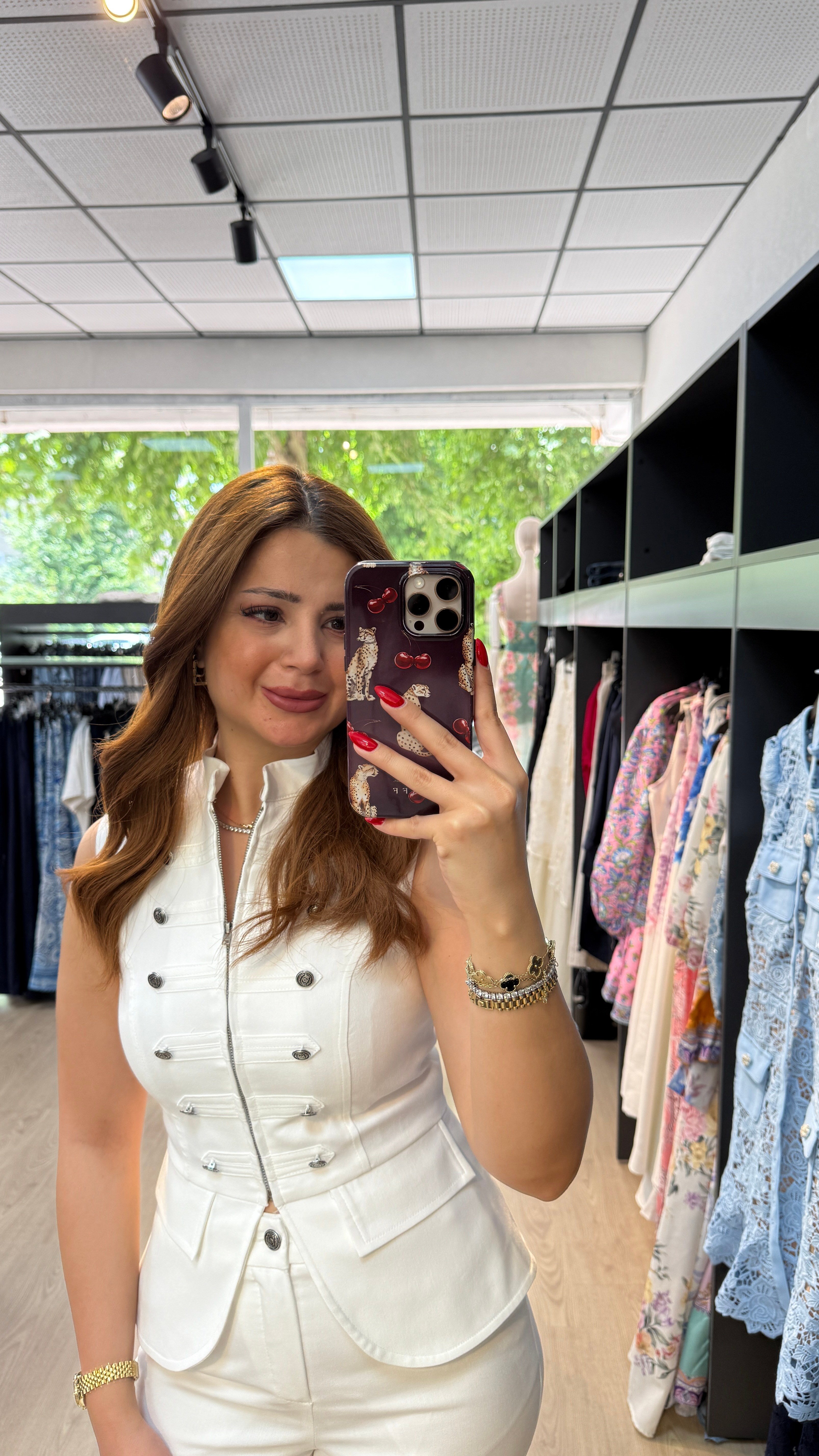 Toka Detaylı Beyaz Takım