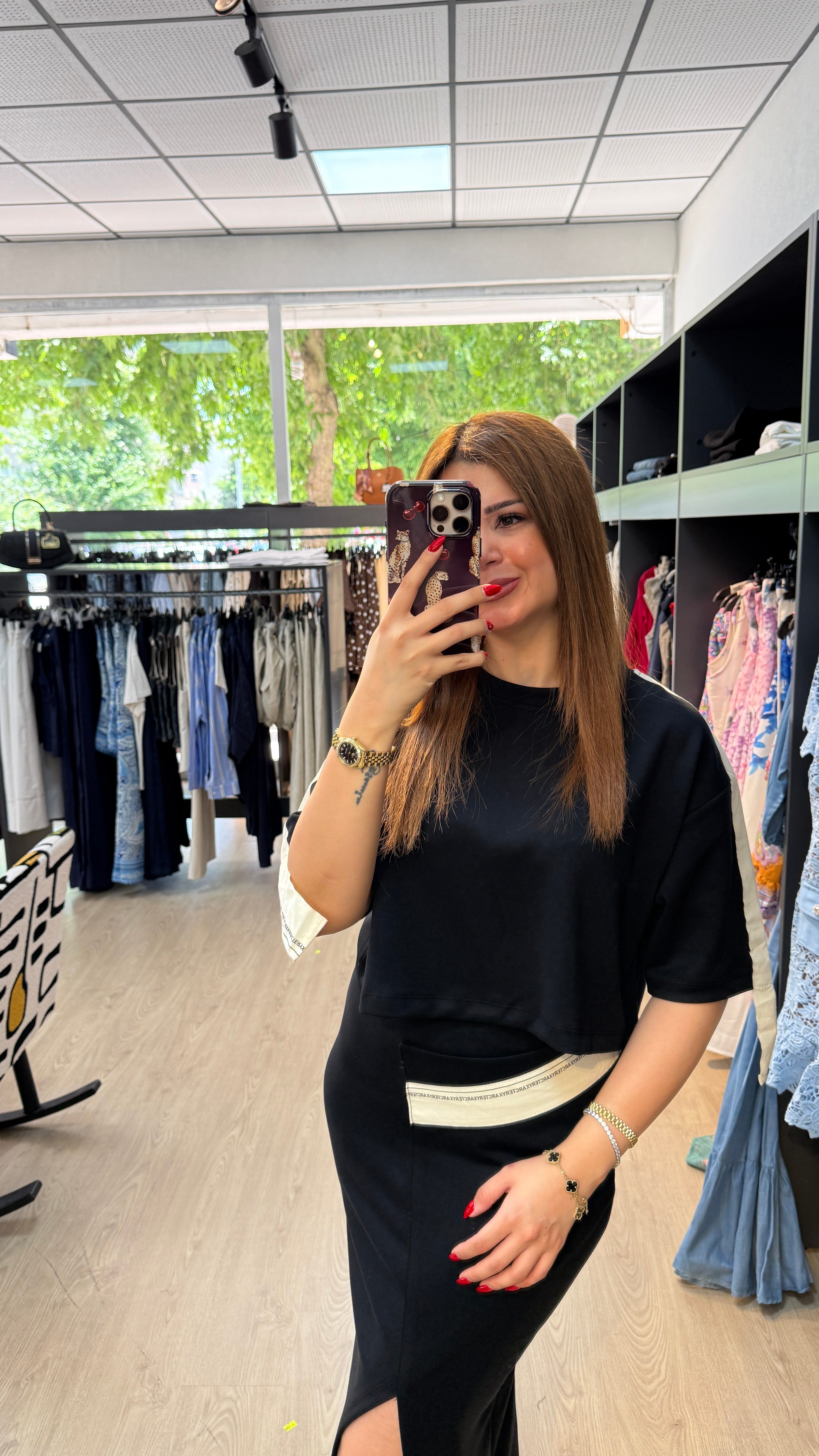 Yırtmaç Detaylı Şeritli Etekli Takım