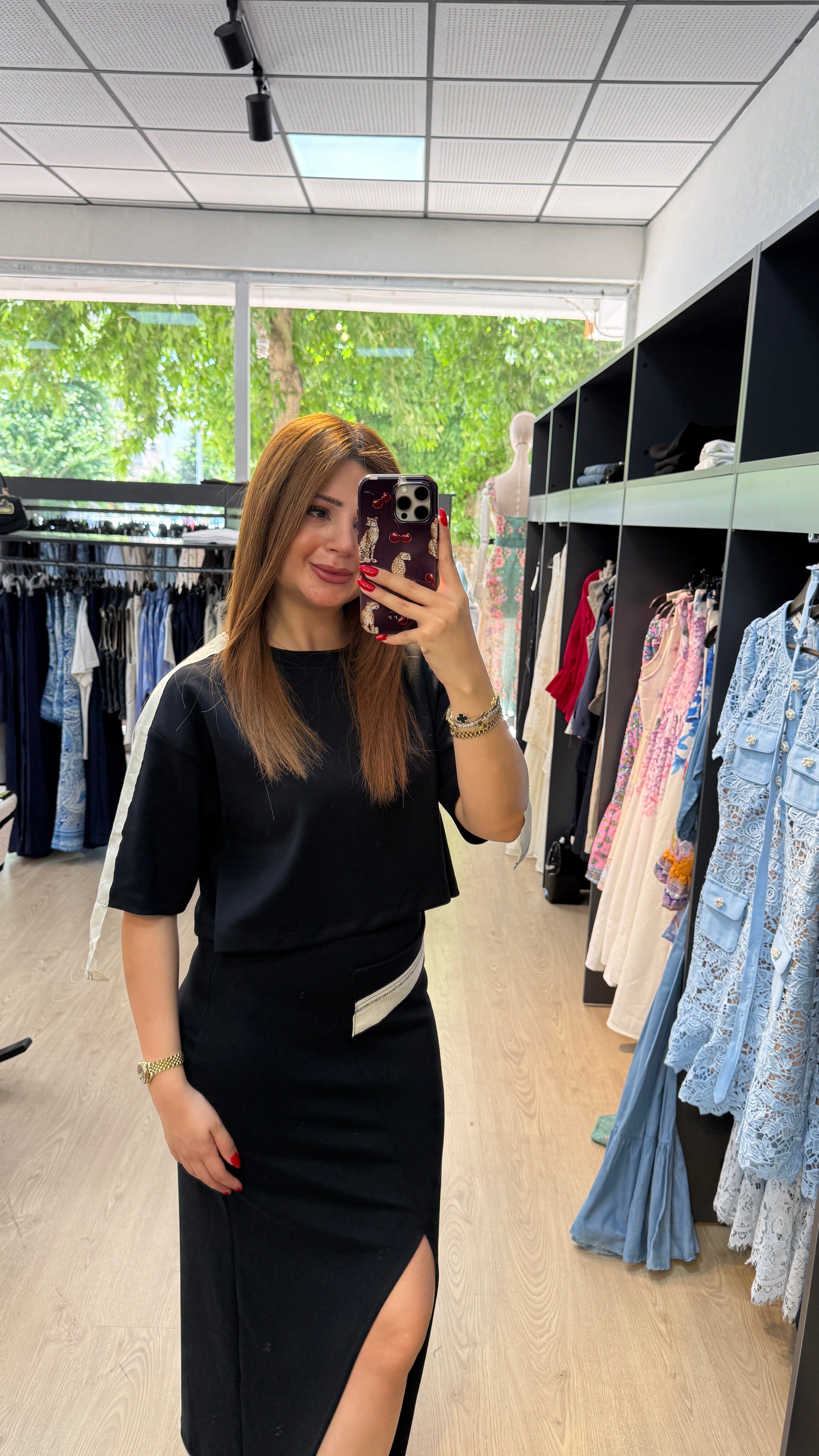 Yırtmaç Detaylı Şeritli Etekli Takım