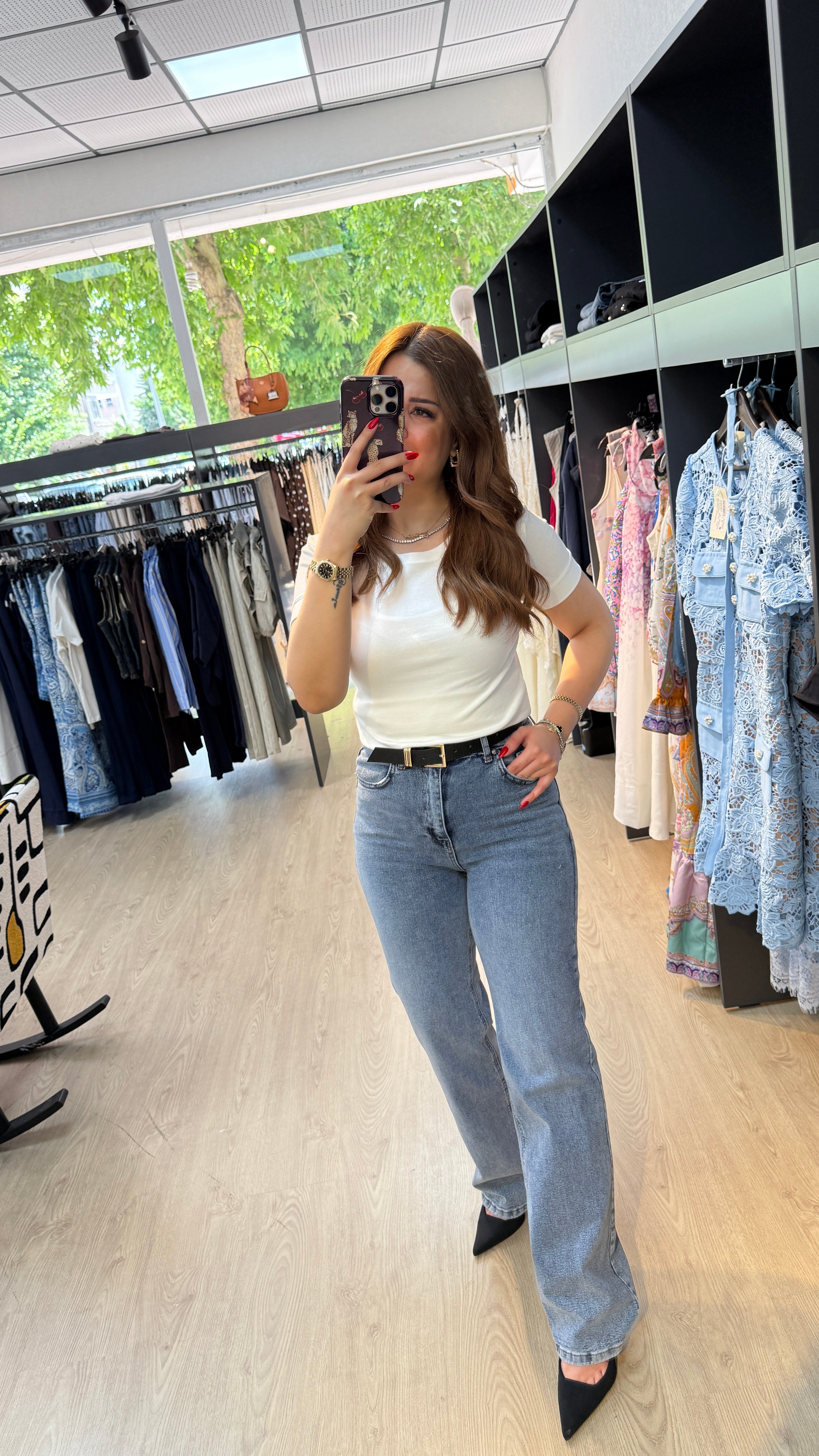 Yüksek Bel Toparlayıcı Siyah Kemerli Jean