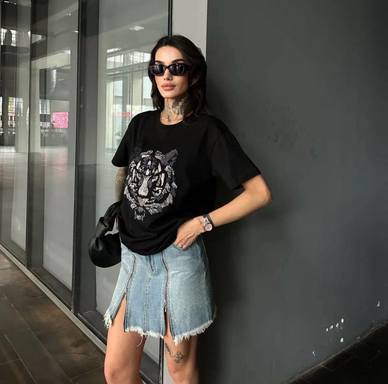TAŞLI BASKILI TSHİRT KAPLAN