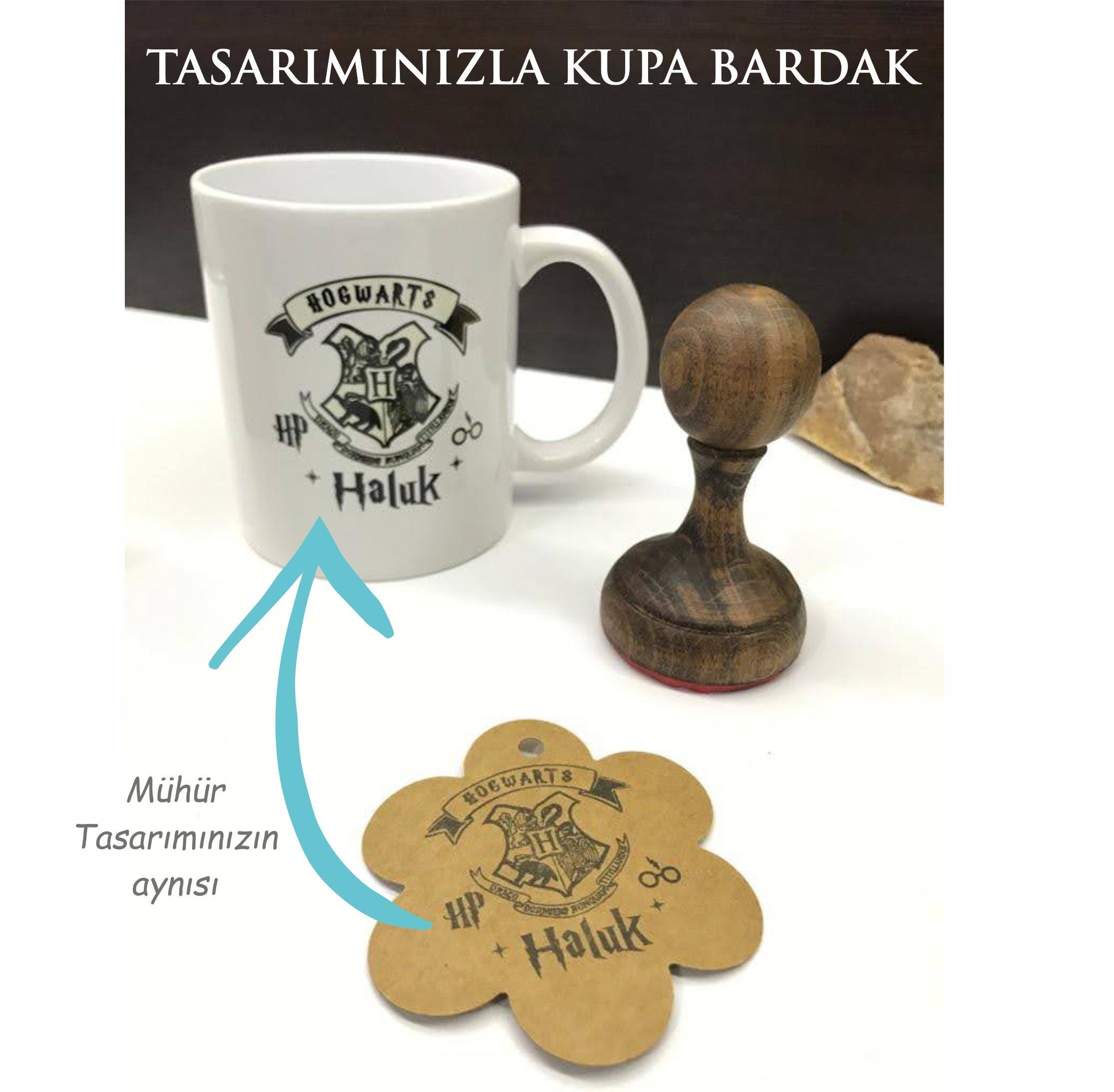kutuphanede-kahve-icen-adam-kitap-muhr-2347ea.jpg