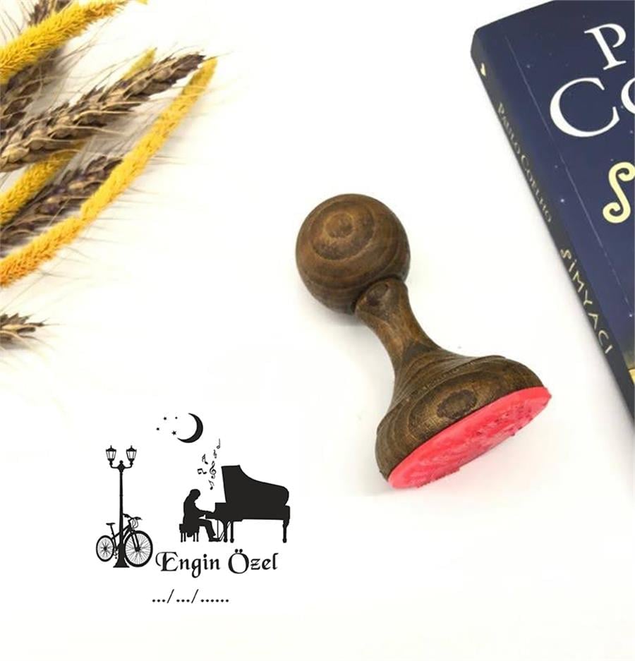 Müzik Ögretmeni ve Bisikleti Kitap Mührü   ZE 706