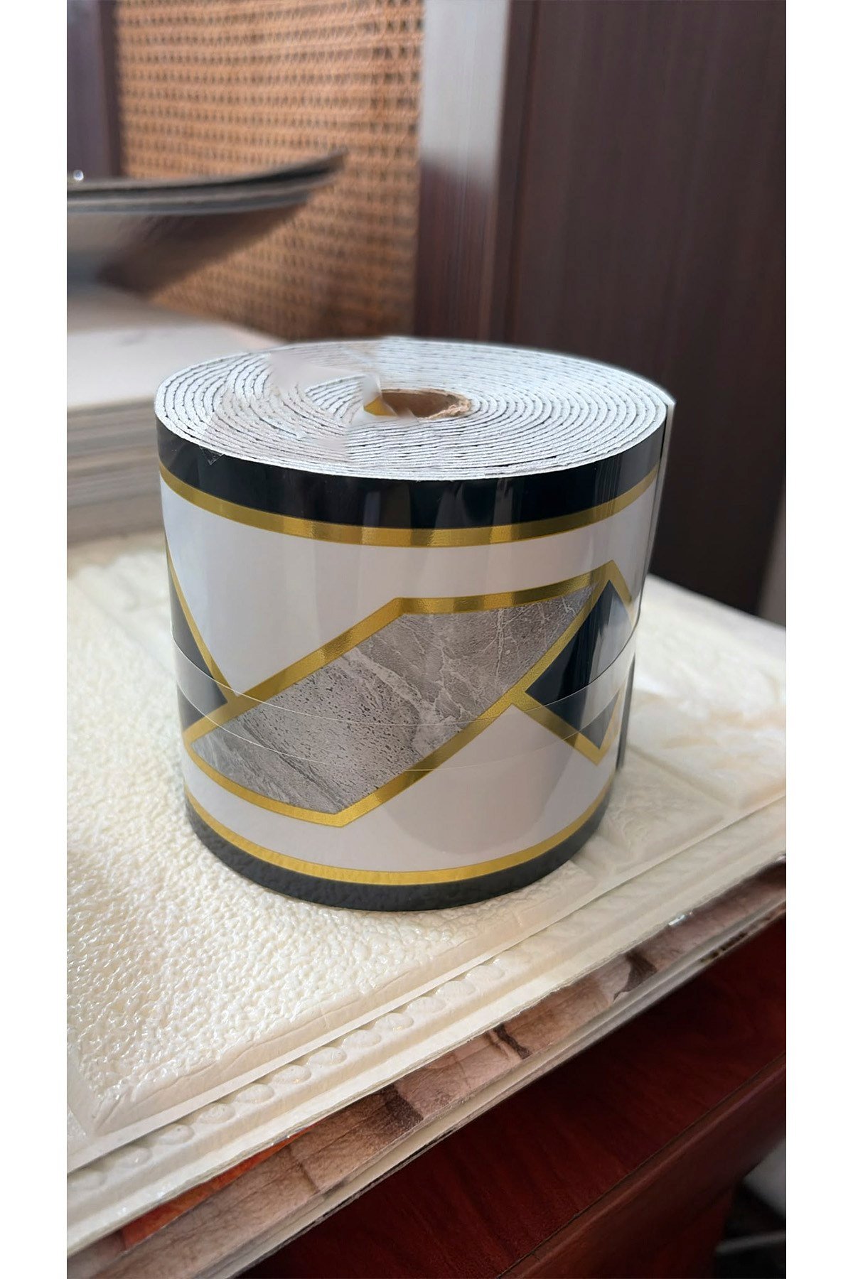 10x500 cm Beyaz Gold Gri Siyah Renkler Rulo Halinde Ek Yersiz Tek Parça XPE Bordür Şerit Kendinden Yapışkanlı Köpük Duvar Kaplaması-DW231