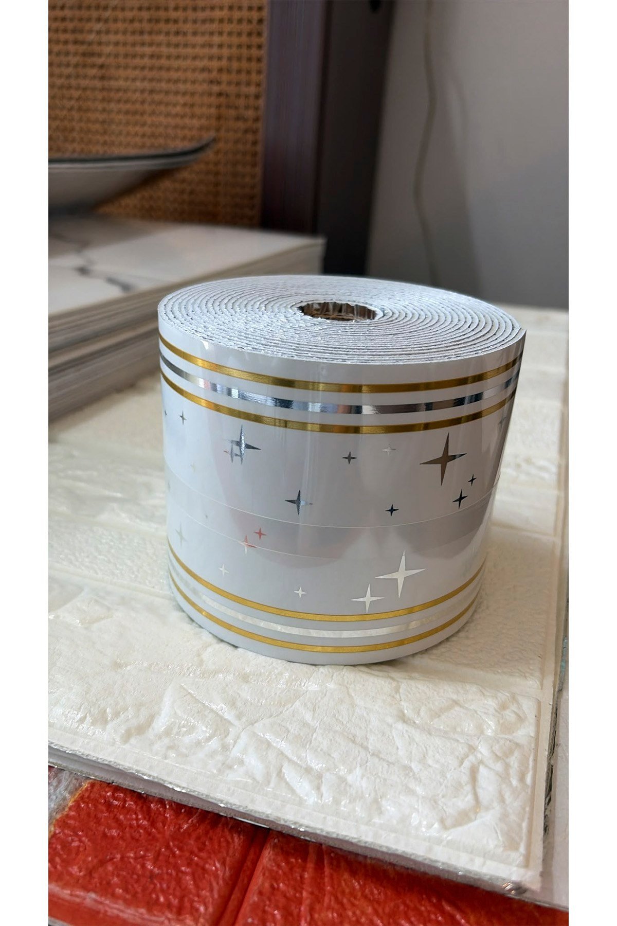 10x500 cm Beyaz Gold Yıldız Renkler Rulo Halinde Ek Yersiz Tek Parça XPE Bordür Şerit Kendinden Yapışkanlı Köpük Duvar Kaplaması-DW229