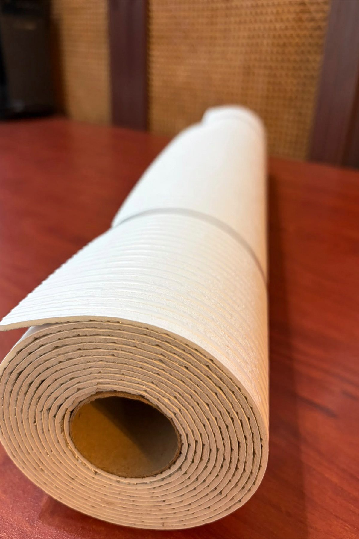 60x280 cm Kabartmalı Dokulu Beyaz Renk Tek Rulo Halinde Ek Yersiz Tek Parça XPE Isı Ses Yalıtım Kendinden Yapışkanlı Kendinden Desenli Dokulu Köpük Duvar Kağıdı-R-4001