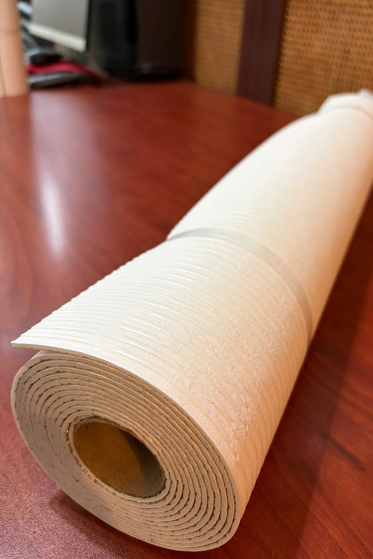 60x280 cm Kabartmalı Dokulu Beyaz Renk Tek Rulo Halinde Ek Yersiz Tek Parça XPE Isı Ses Yalıtım Kendinden Yapışkanlı Kendinden Desenli Dokulu Köpük Duvar Kağıdı-R-4001