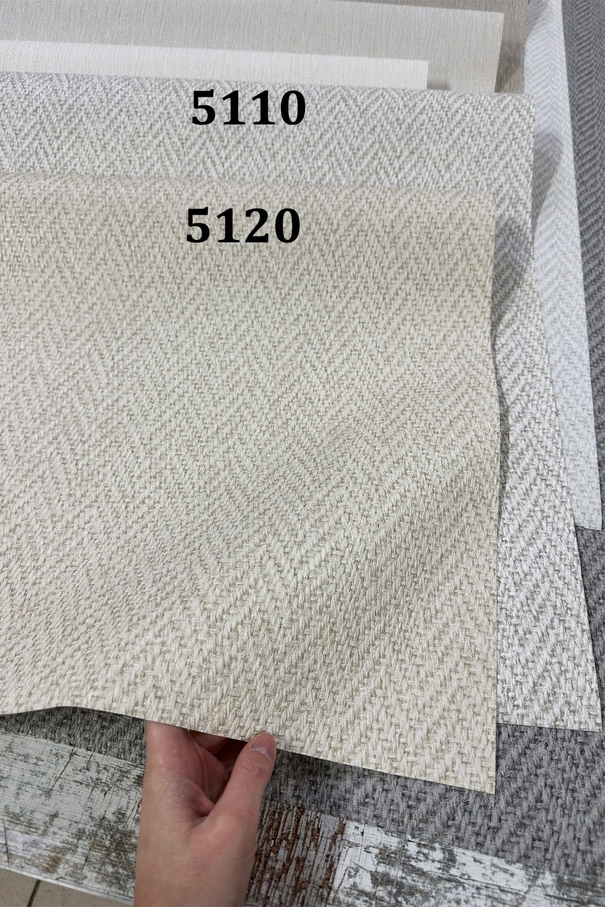 Bien Exclusive 5110 Florida Wave Dalga, Balık Sırtı Desen Açık Gri Rengi Duvar Kağıdı 5 M²