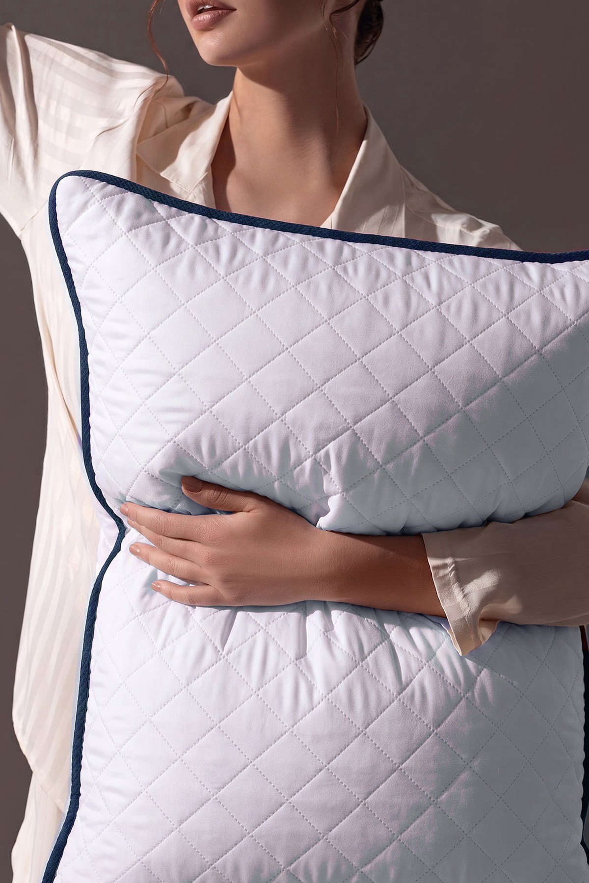 Klimalı Yastık 50x70 cm – Terletmeyen, Hava Alan Mikrofiber Uyku Yastığı  Lacivert