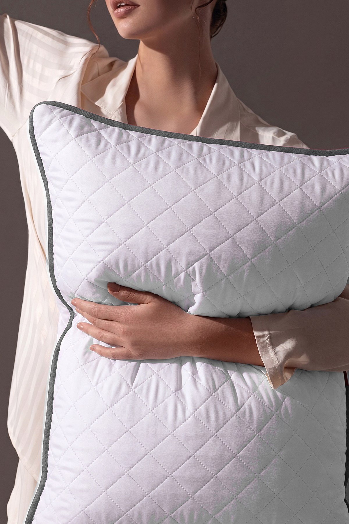 Klimalı Yastık 50x70 cm – Terletmeyen, Hava Alan Mikrofiber Uyku Yastığı Gri
