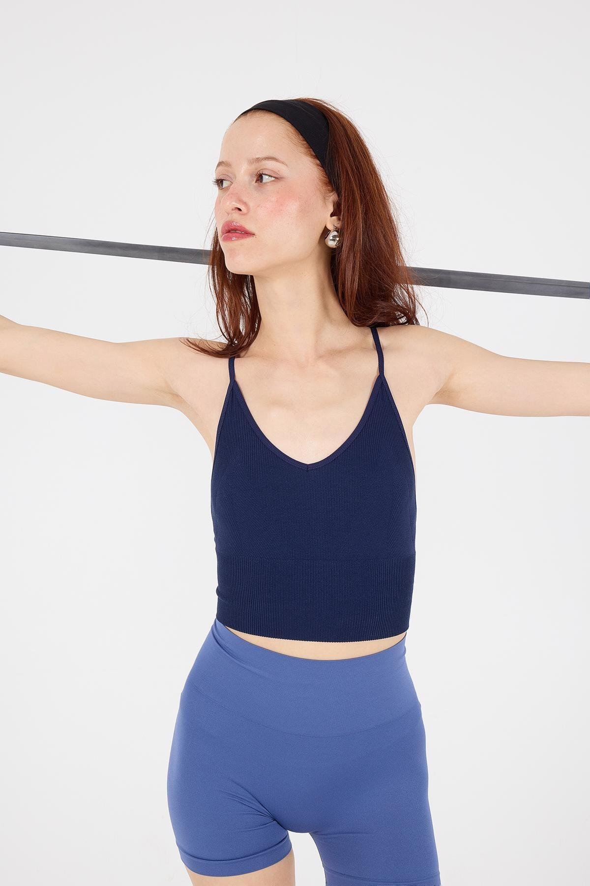 SEAMLEES V YAKA CROP