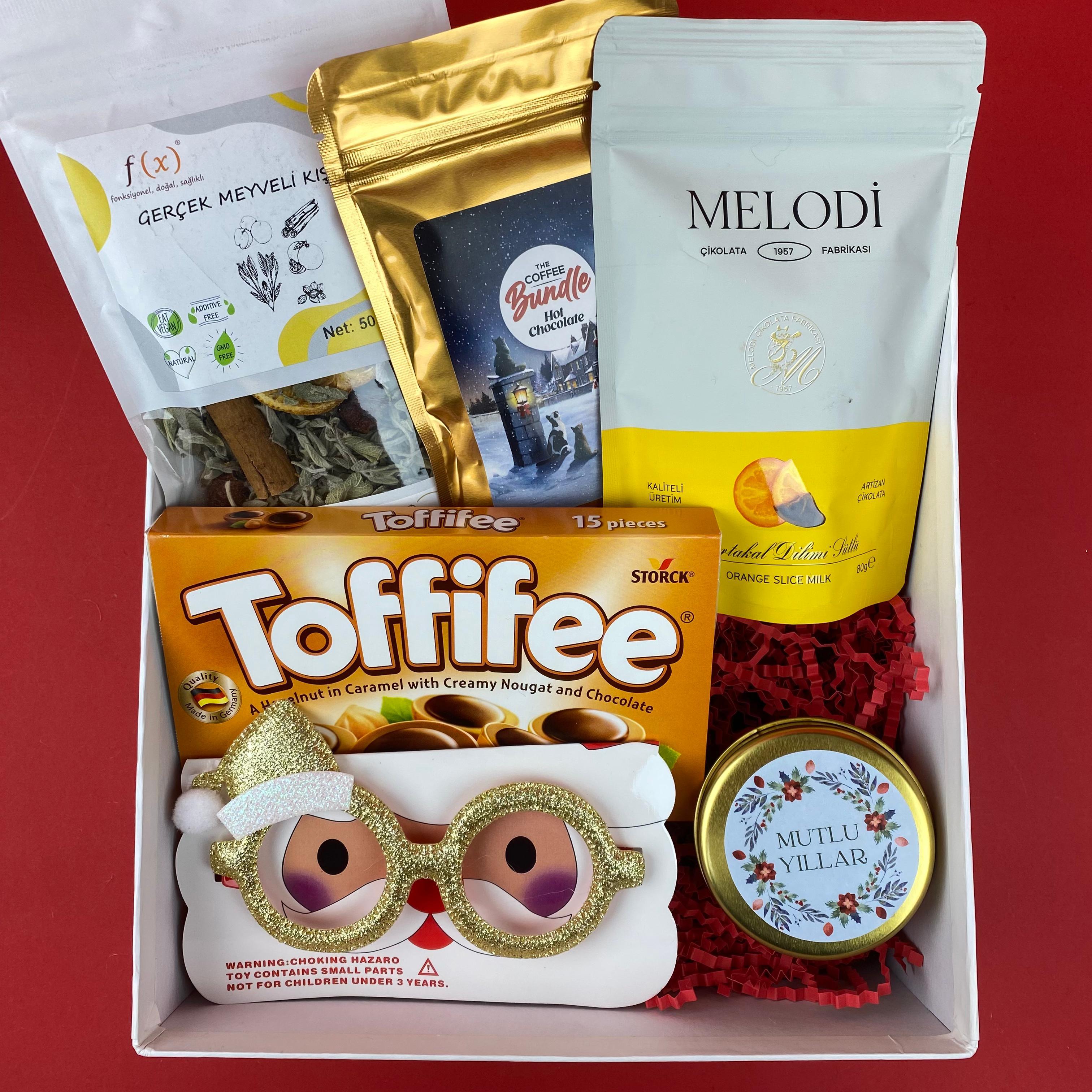 Beyazlı Yılbaşı Yeniyıl Hediye Sepeti