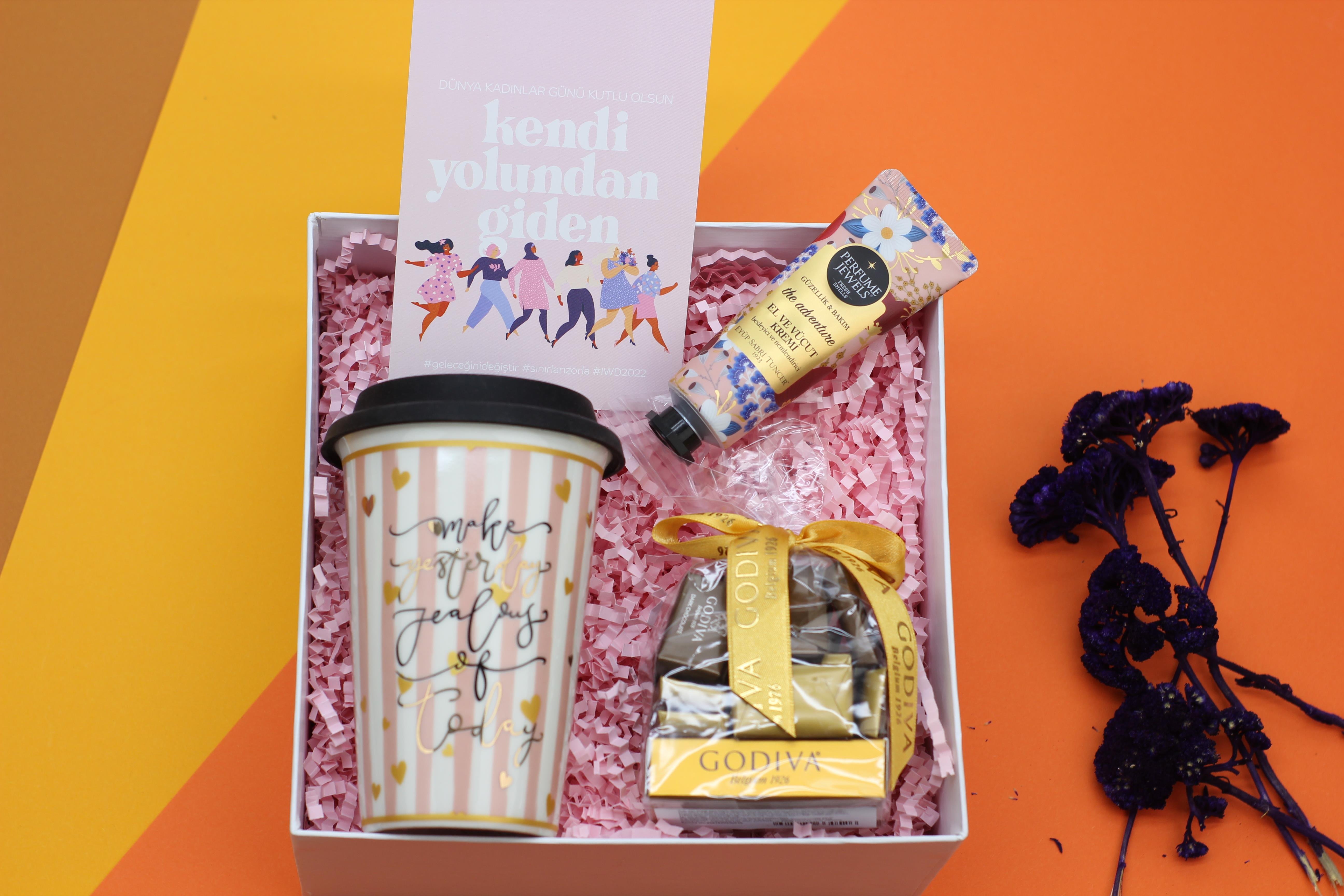 good-kupali-kadinlar-gunu-hediye-kutus-bd-9a1.jpg
