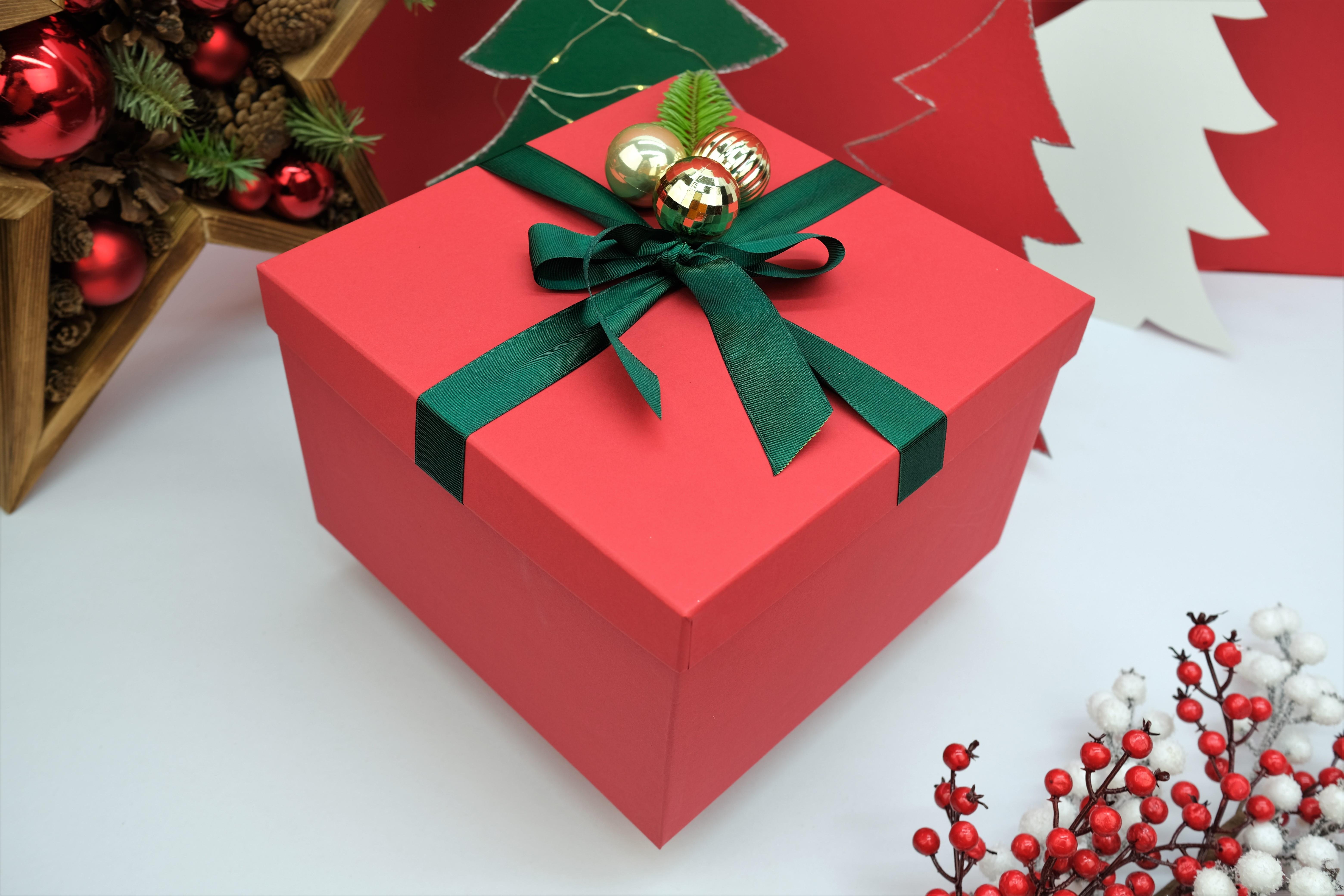 joy-yilbasi-kirmizi-bos-hediye-kutusu-55bee9.jpg