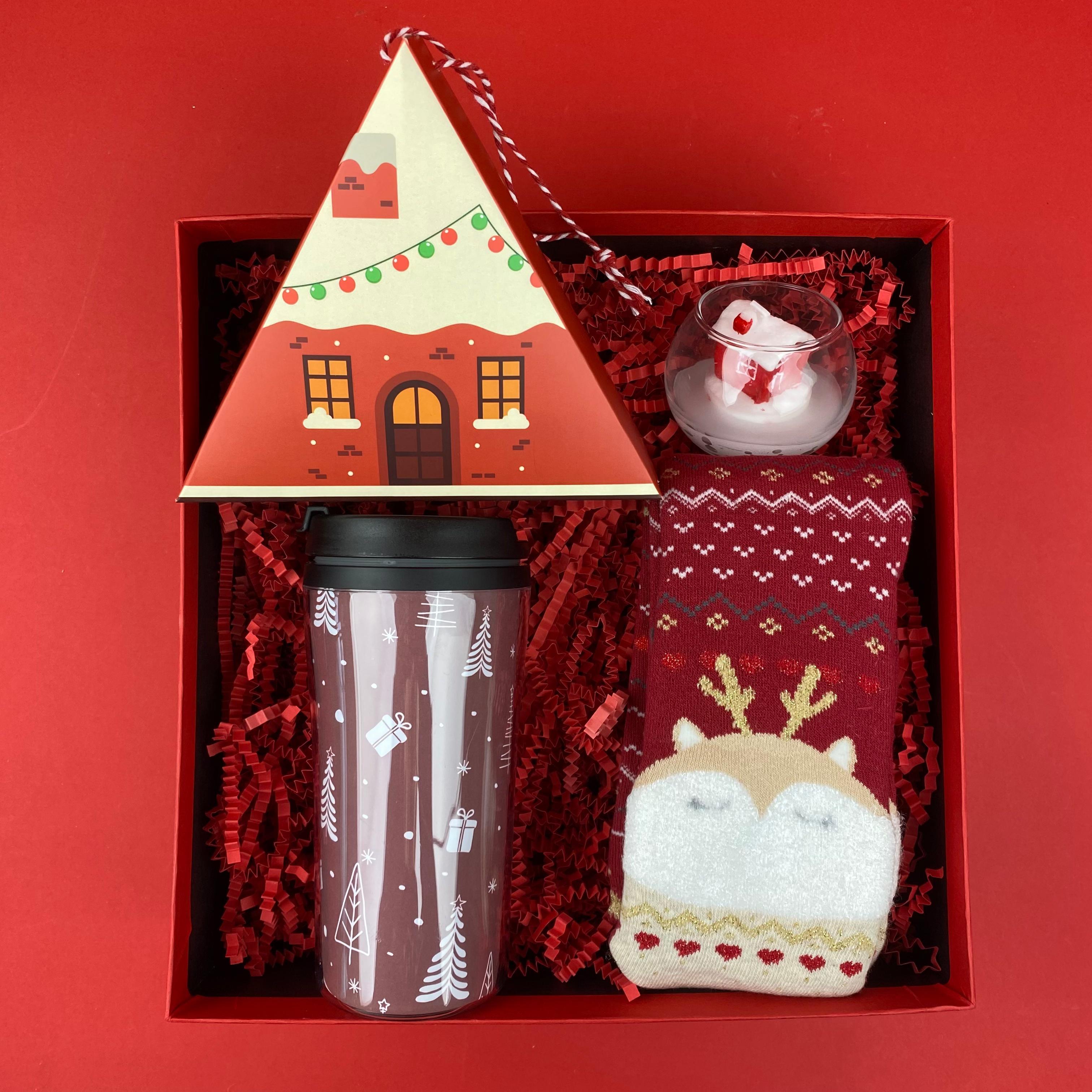 Kırmızılı Ev Yılbaşı Yeniyıl Hediye Kutusu