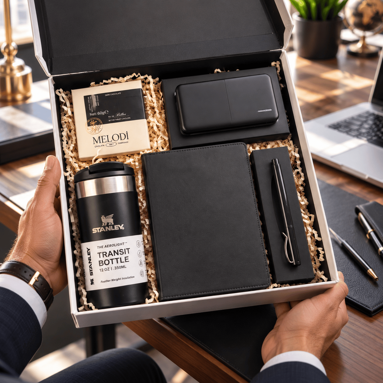 Stanley Termos ve Powerbankli Premium Hediye Kutusu 