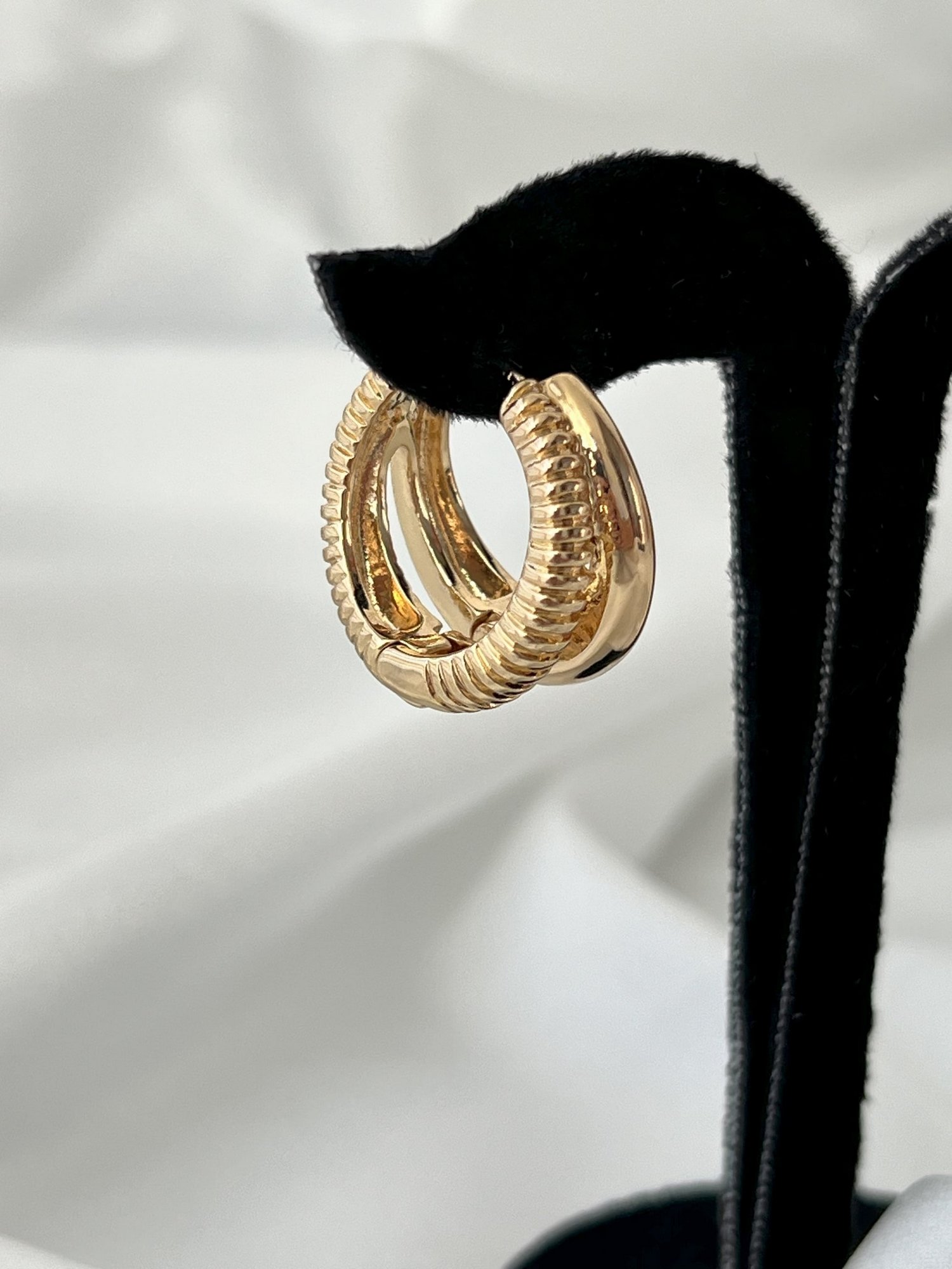 ÇİFT HALKA DESENLİ MODEL KÜPE - GOLD