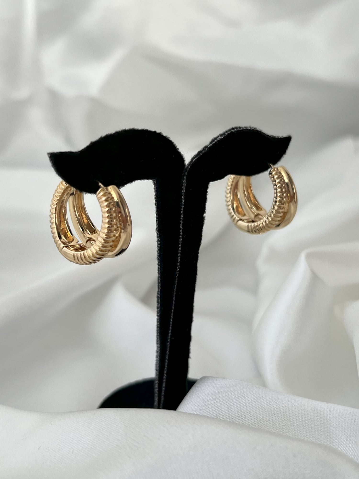 ÇİFT HALKA DESENLİ MODEL KÜPE - GOLD