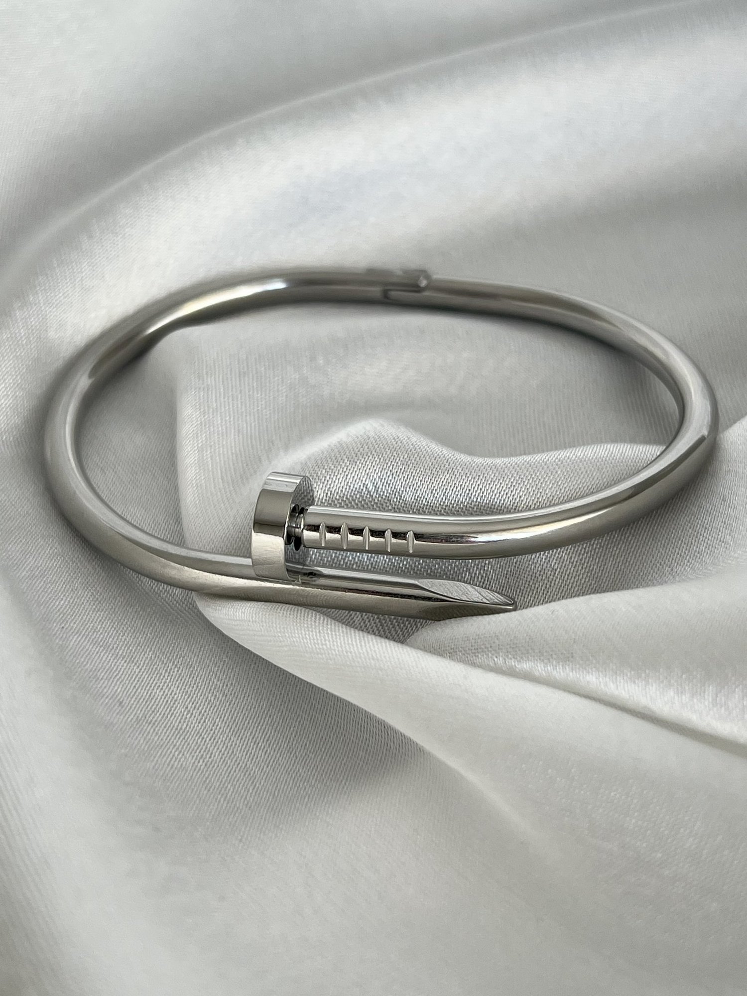 ÇİVİ MODEL KELEPÇE - SILVER
