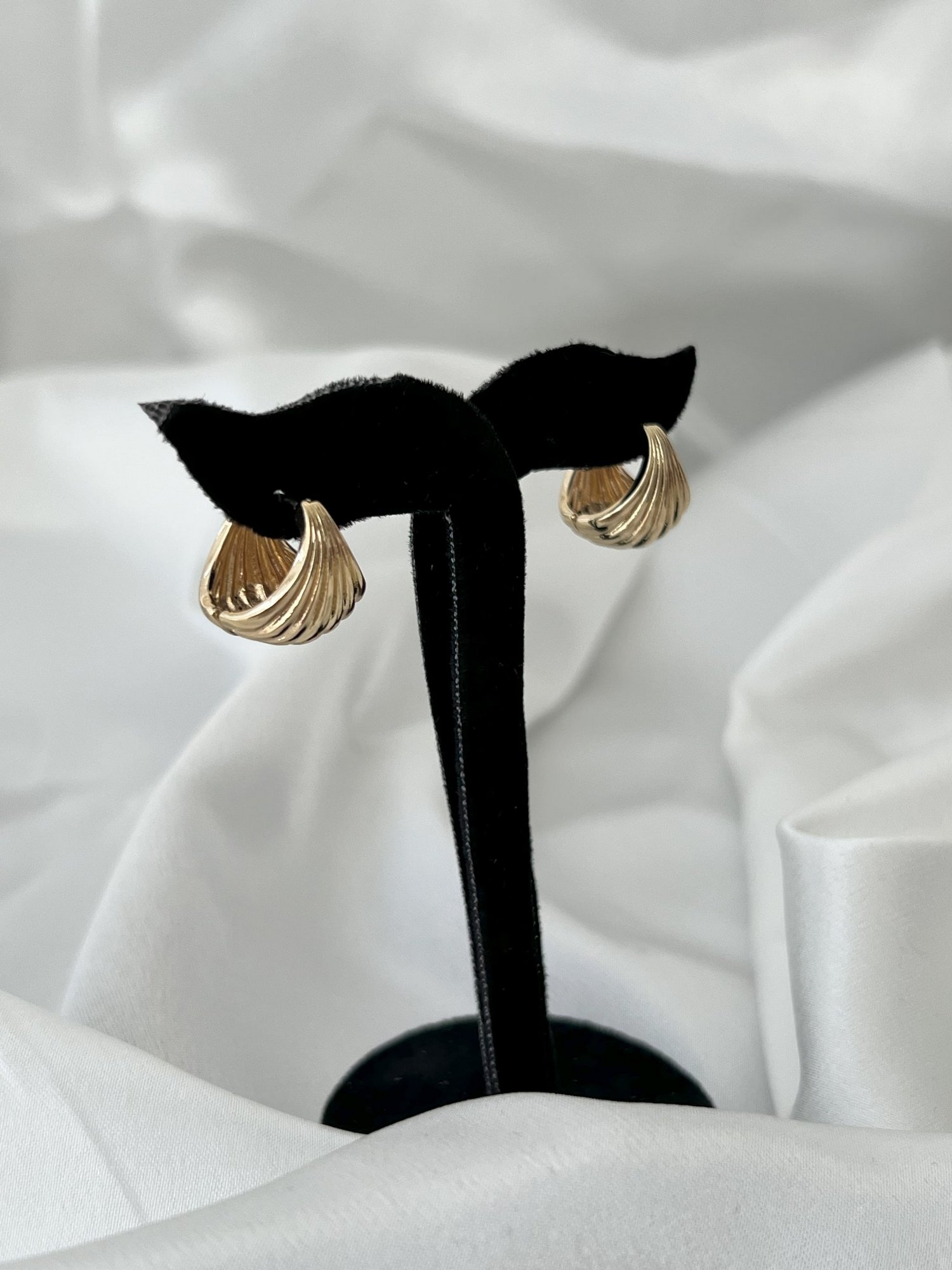 İSTİRİDYE MODEL KÜPE - GOLD