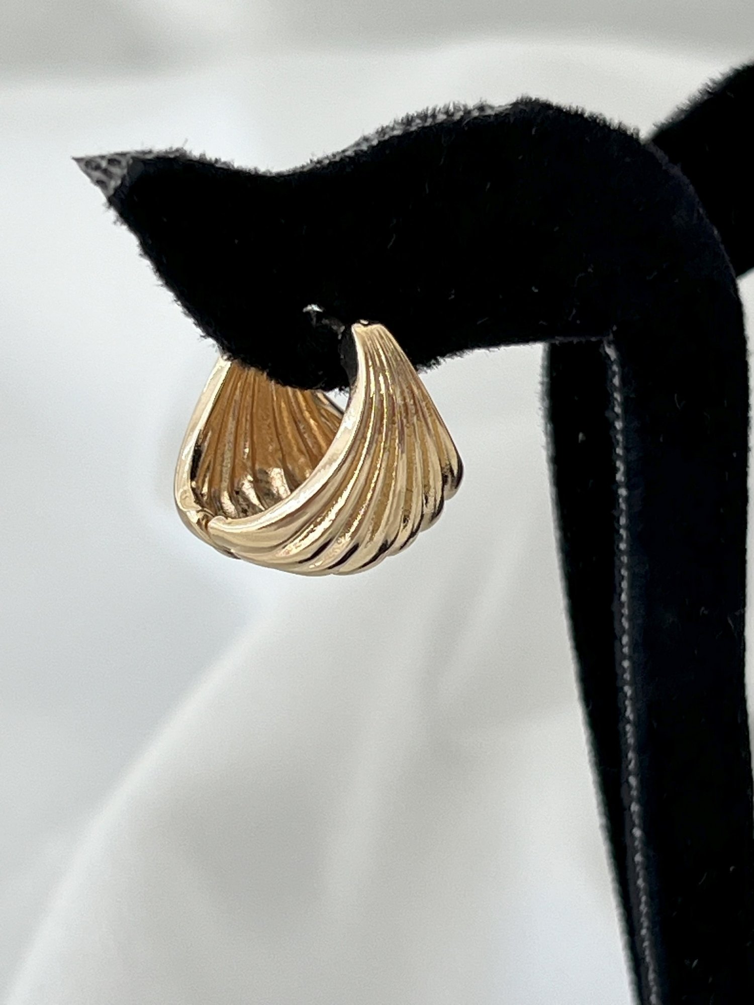 İSTİRİDYE MODEL KÜPE - GOLD