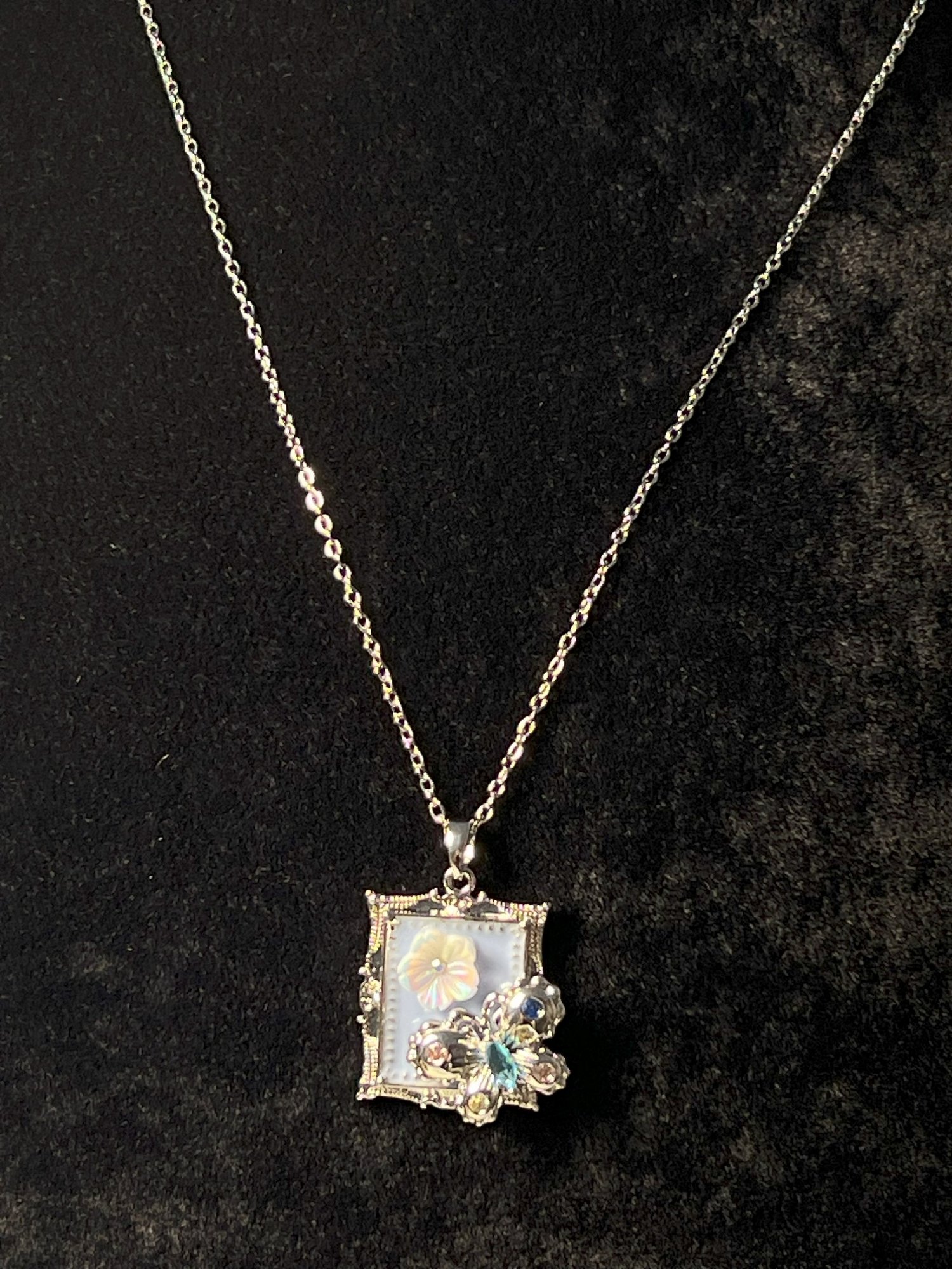 KELEBEK DETAY TABLO KOLYE - SİLVER