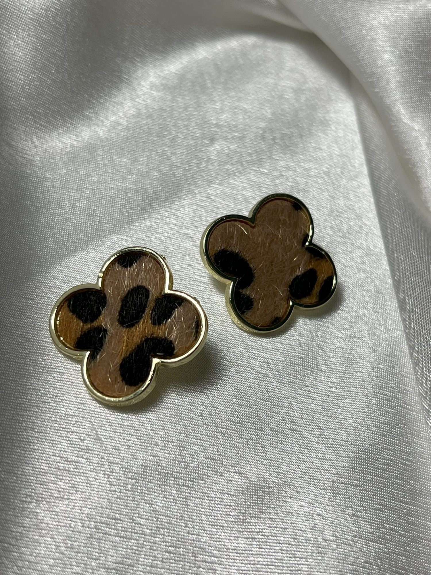 LEOPAR DESENLİ YONCA KÜPE