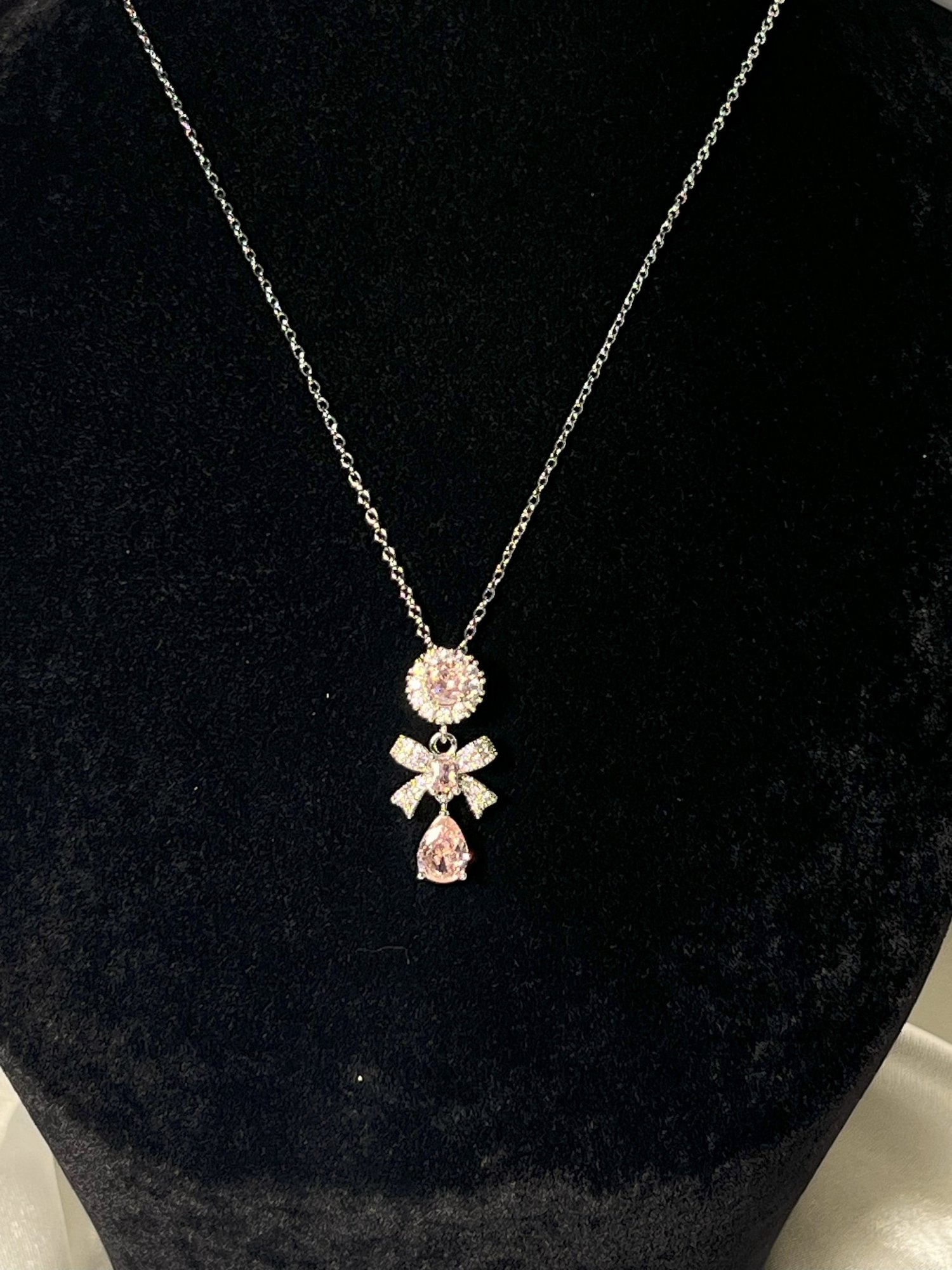 PEMBE TAŞLI KURDELE KOLYE - SİLVER