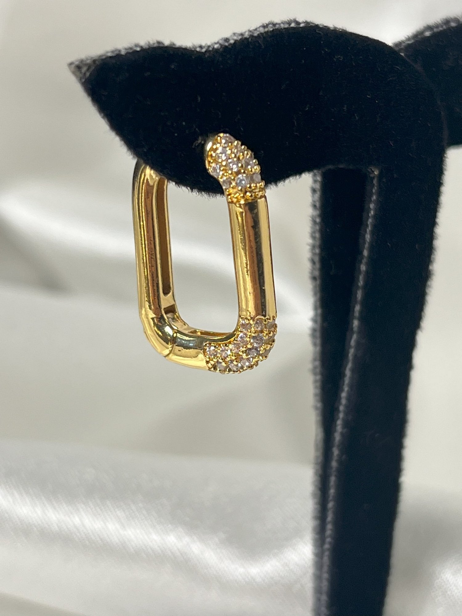 TAŞ DETAYLI KÜPE - GOLD