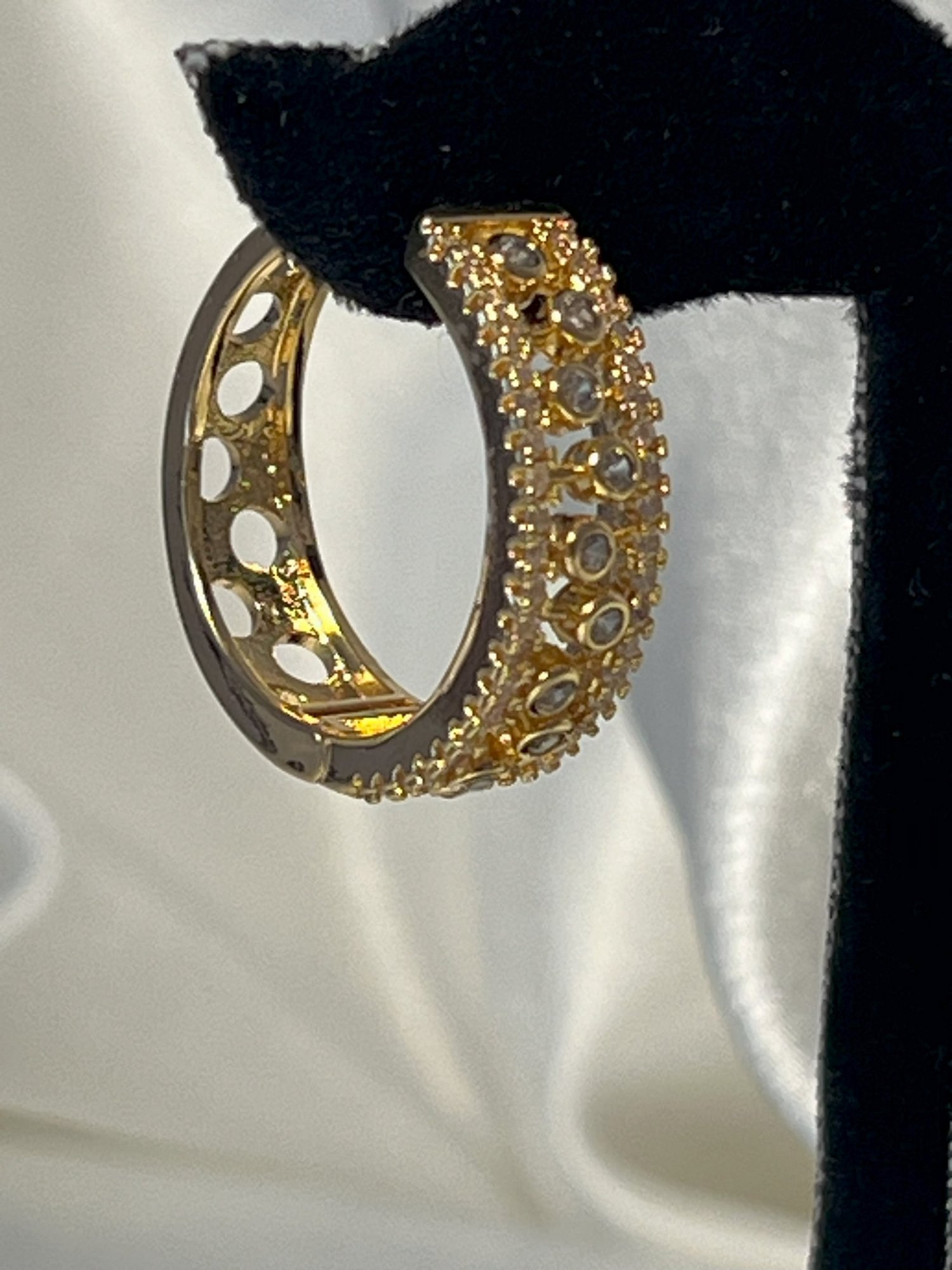 TAŞLI HALKA KÜPE - GOLD