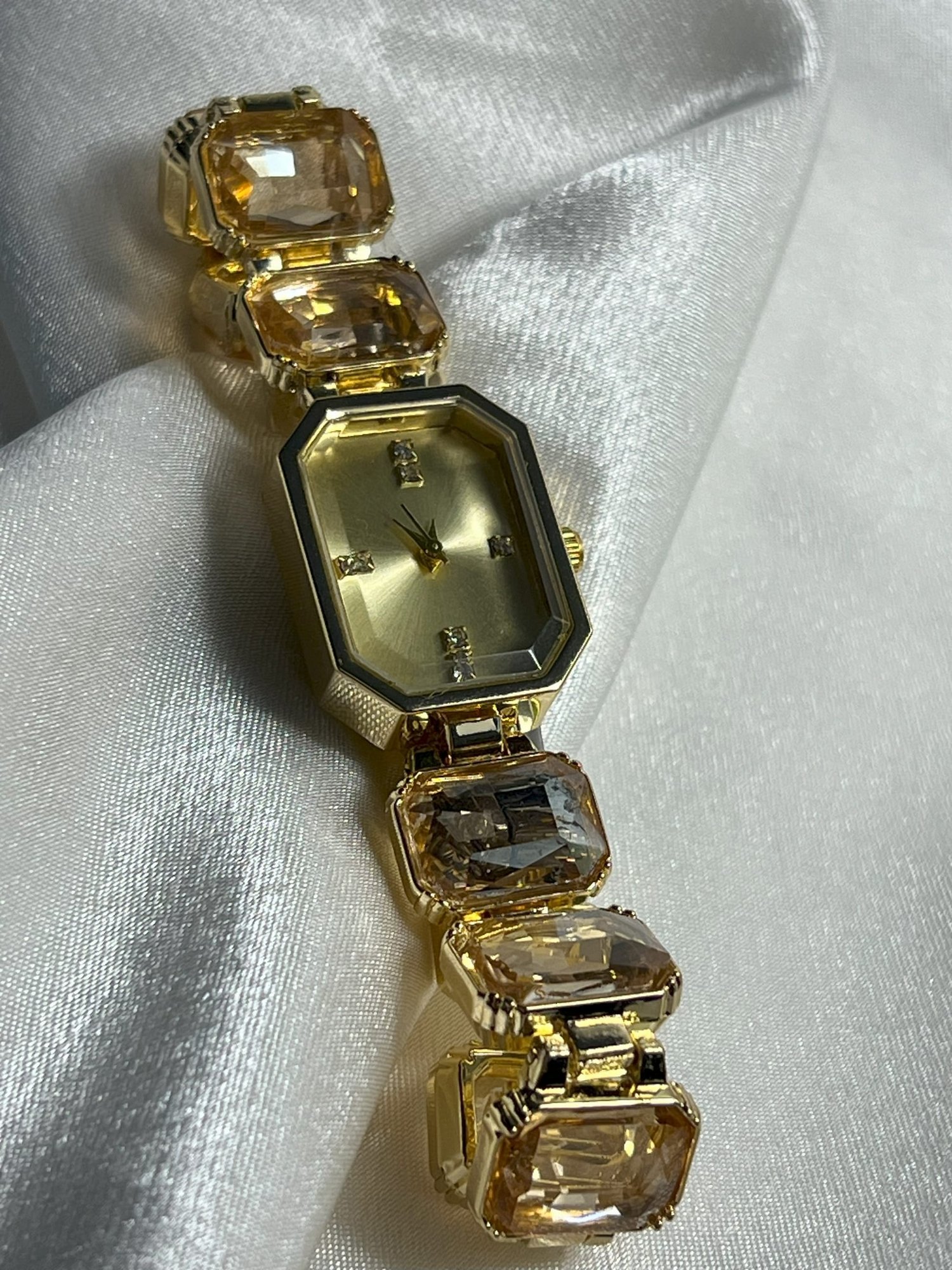 TAŞLI SAAT / GOLD