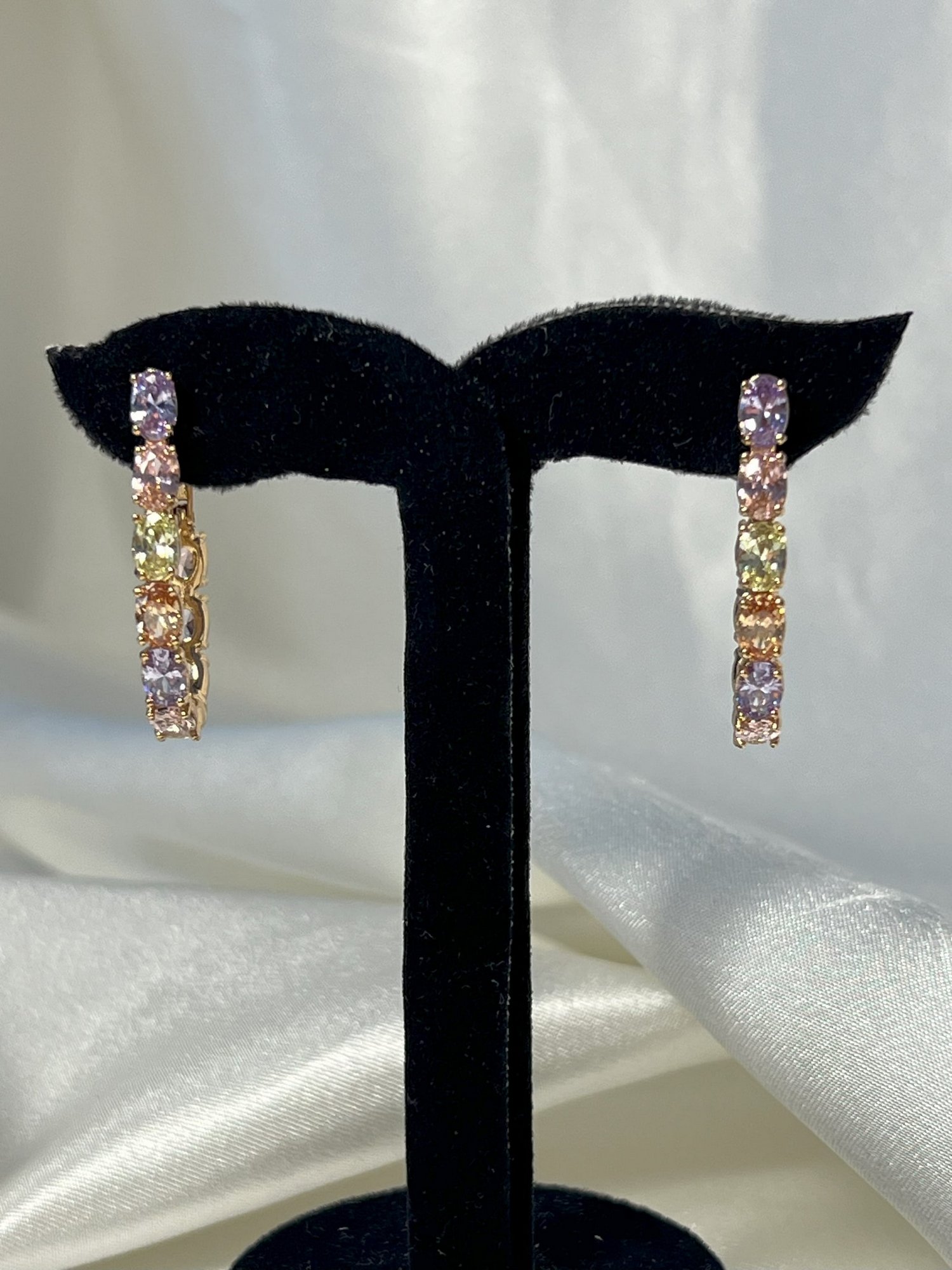 XUPİNG RENKLİ TAŞLI KÜPE