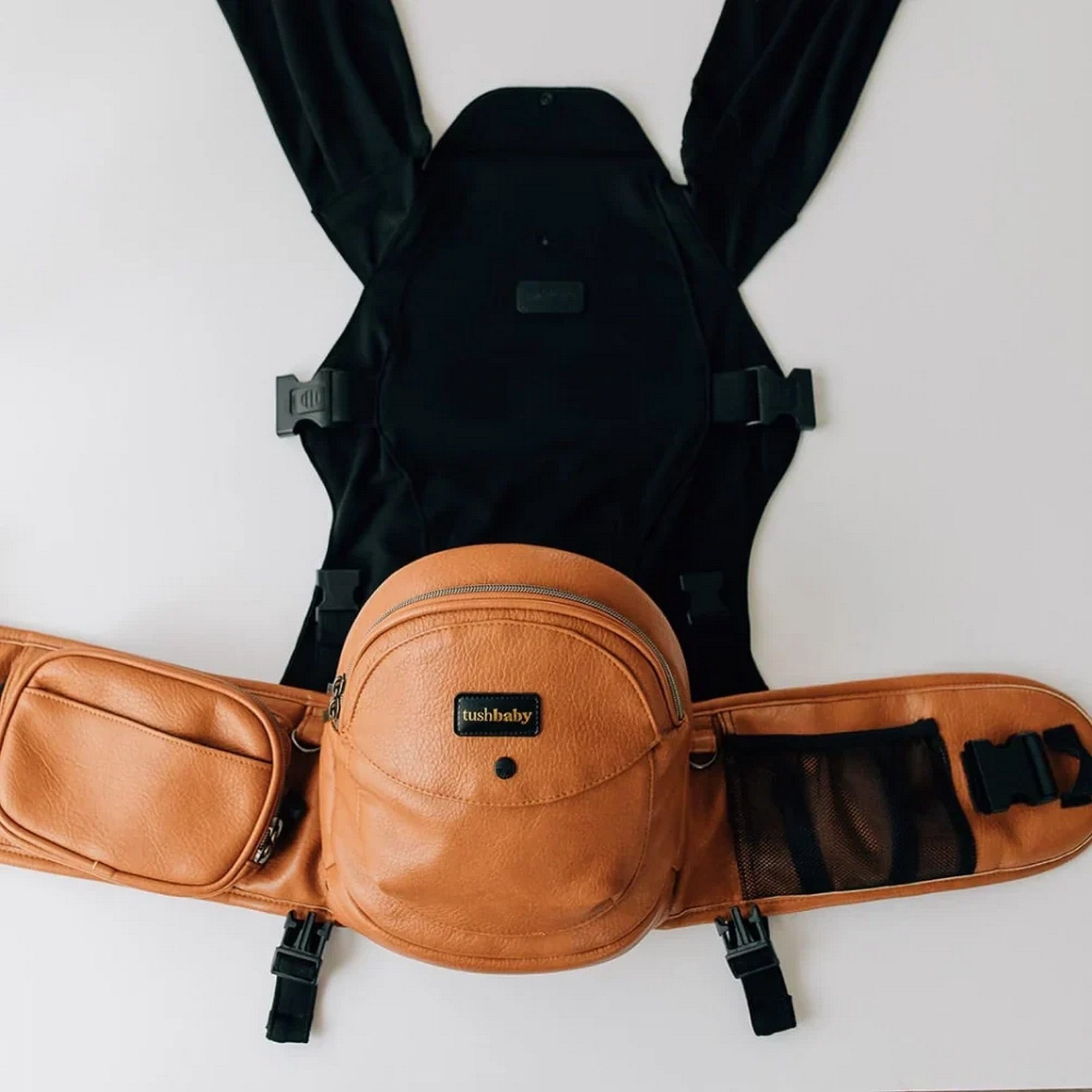 TushBaby - Snug Kanguru Eller Serbest Kullanım Aparatı Siyah
