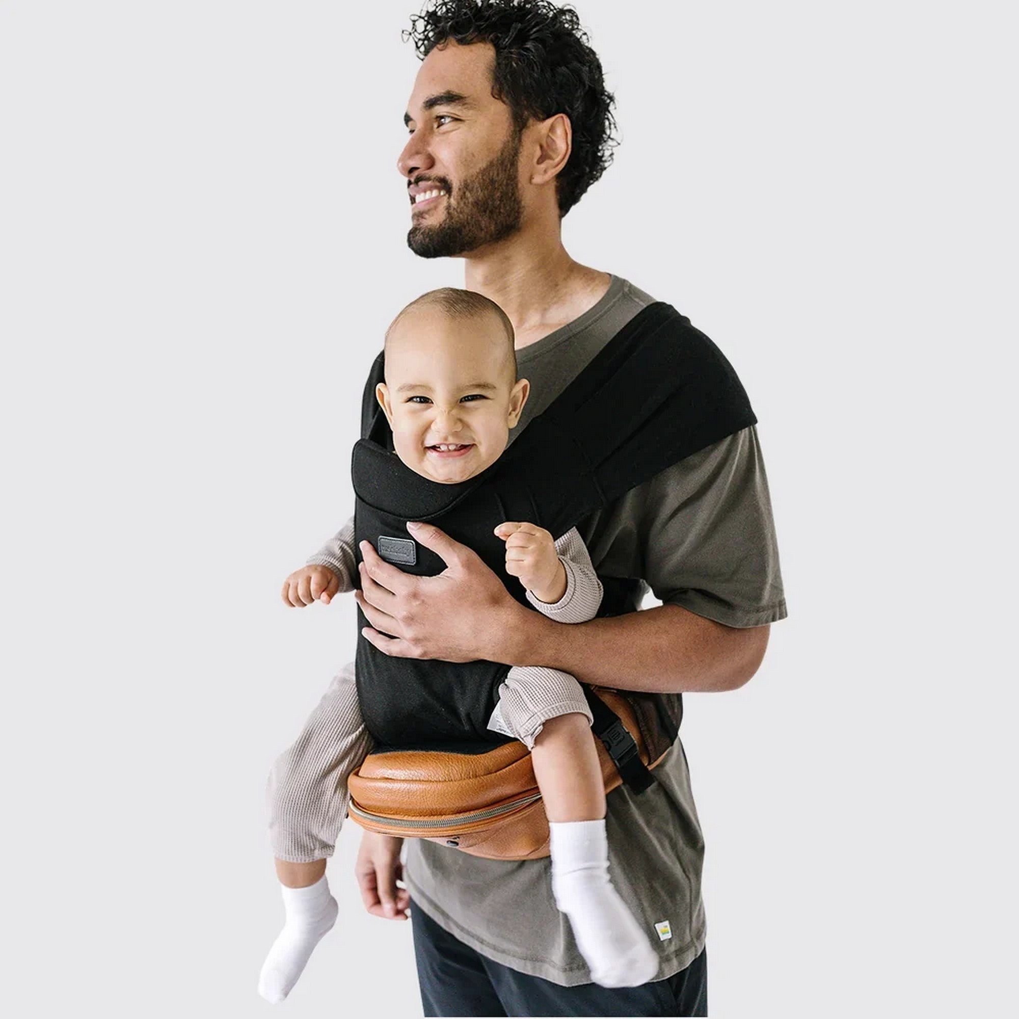TushBaby - Snug Kanguru Eller Serbest Kullanım Aparatı Siyah