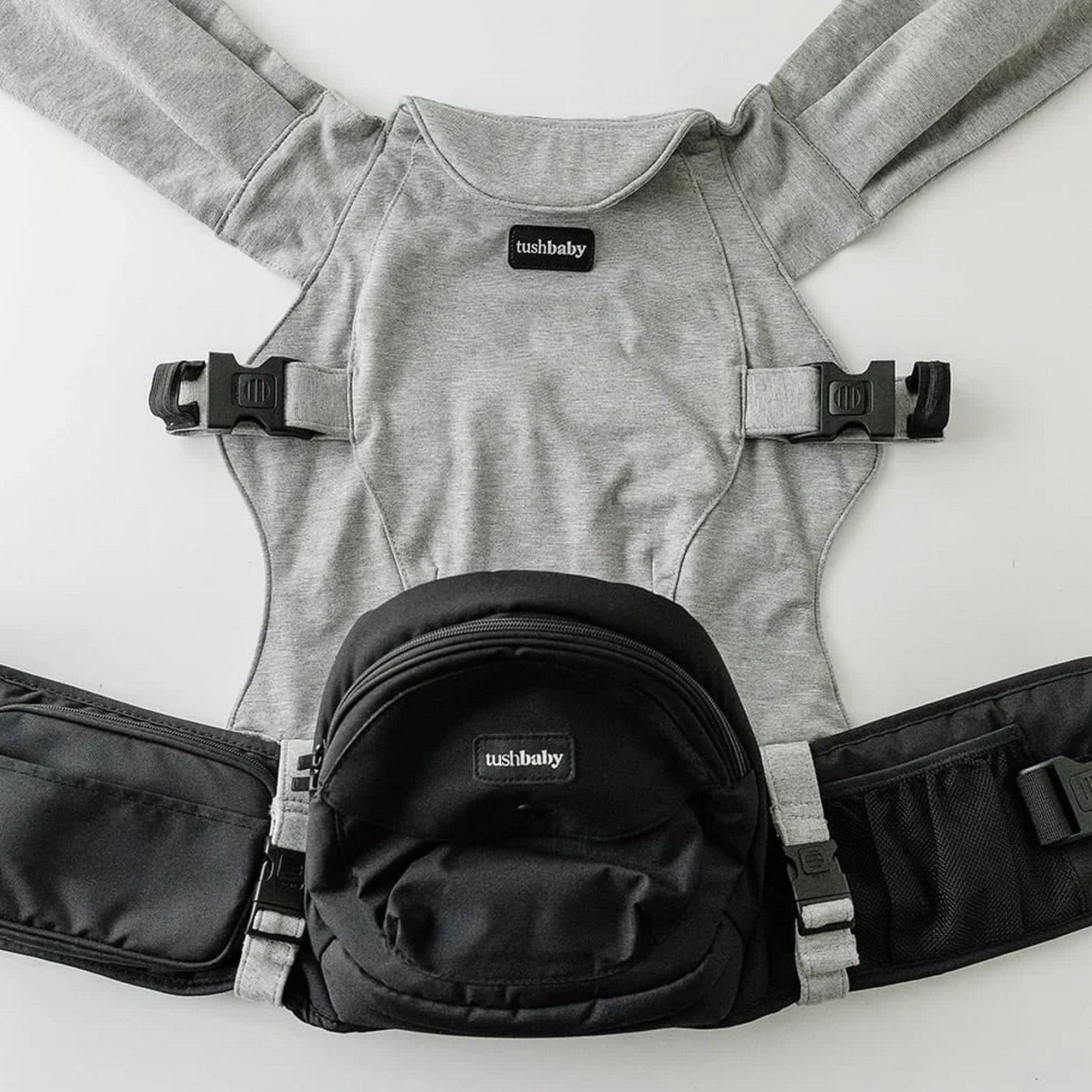 TushBaby - Snug Kanguru Eller Serbest Kullanım Aparatı Gri