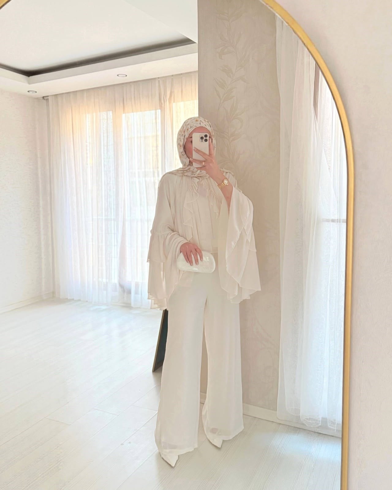 Lina Volan ve Fırfır Detaylı Tasarım Pantolonlu İkili Takım Ekru